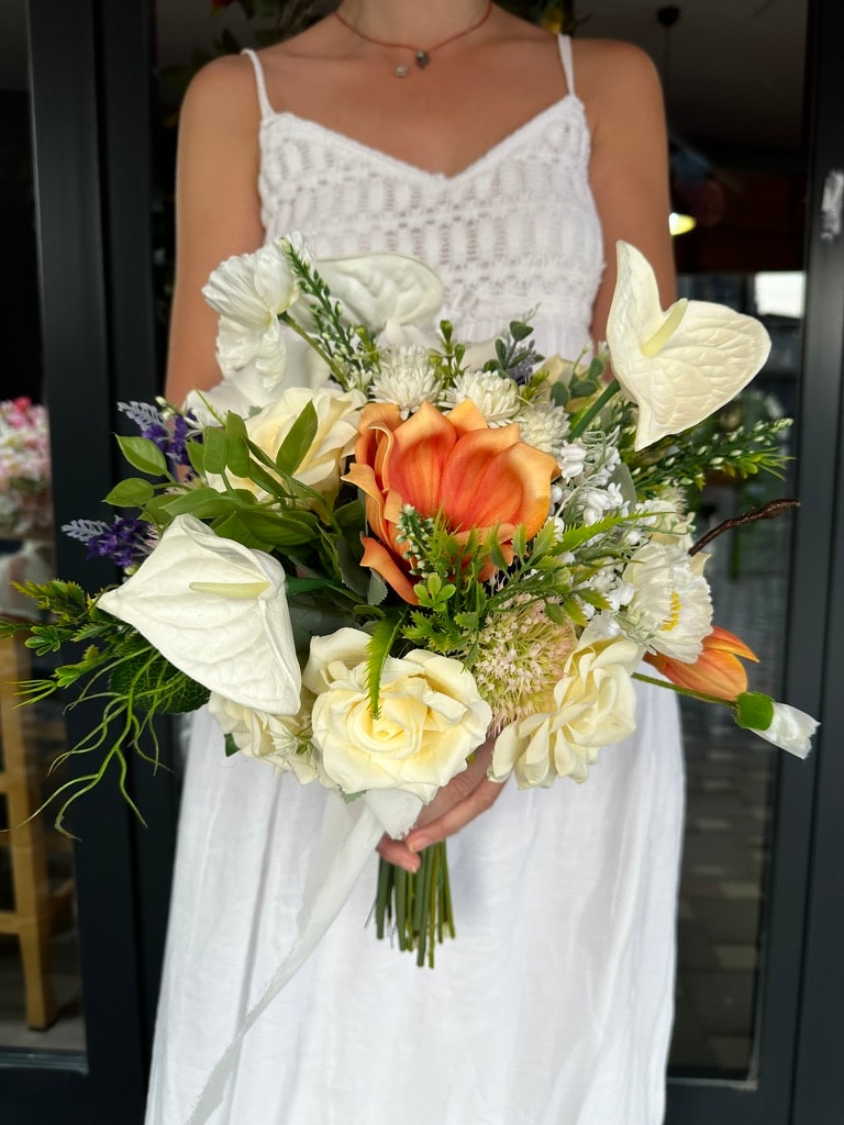 Turuncu Manolya Salaş Gelin Çiçeği