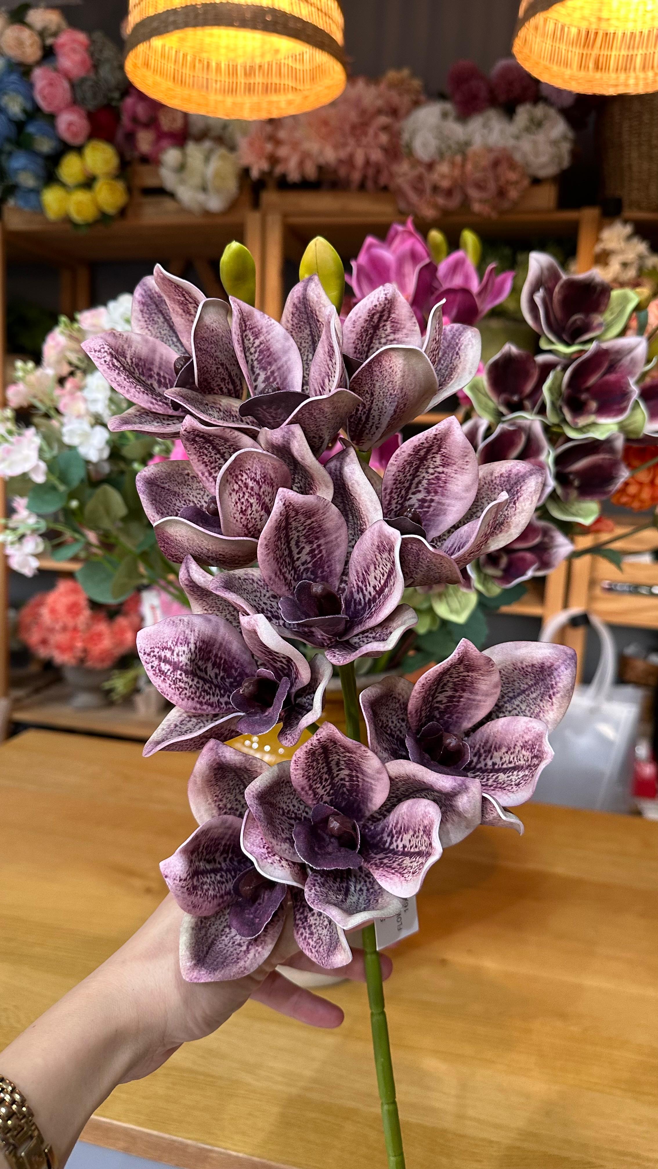 Gerçek Dokulu ve Görünümlü Islak Orkide |Büyük boy