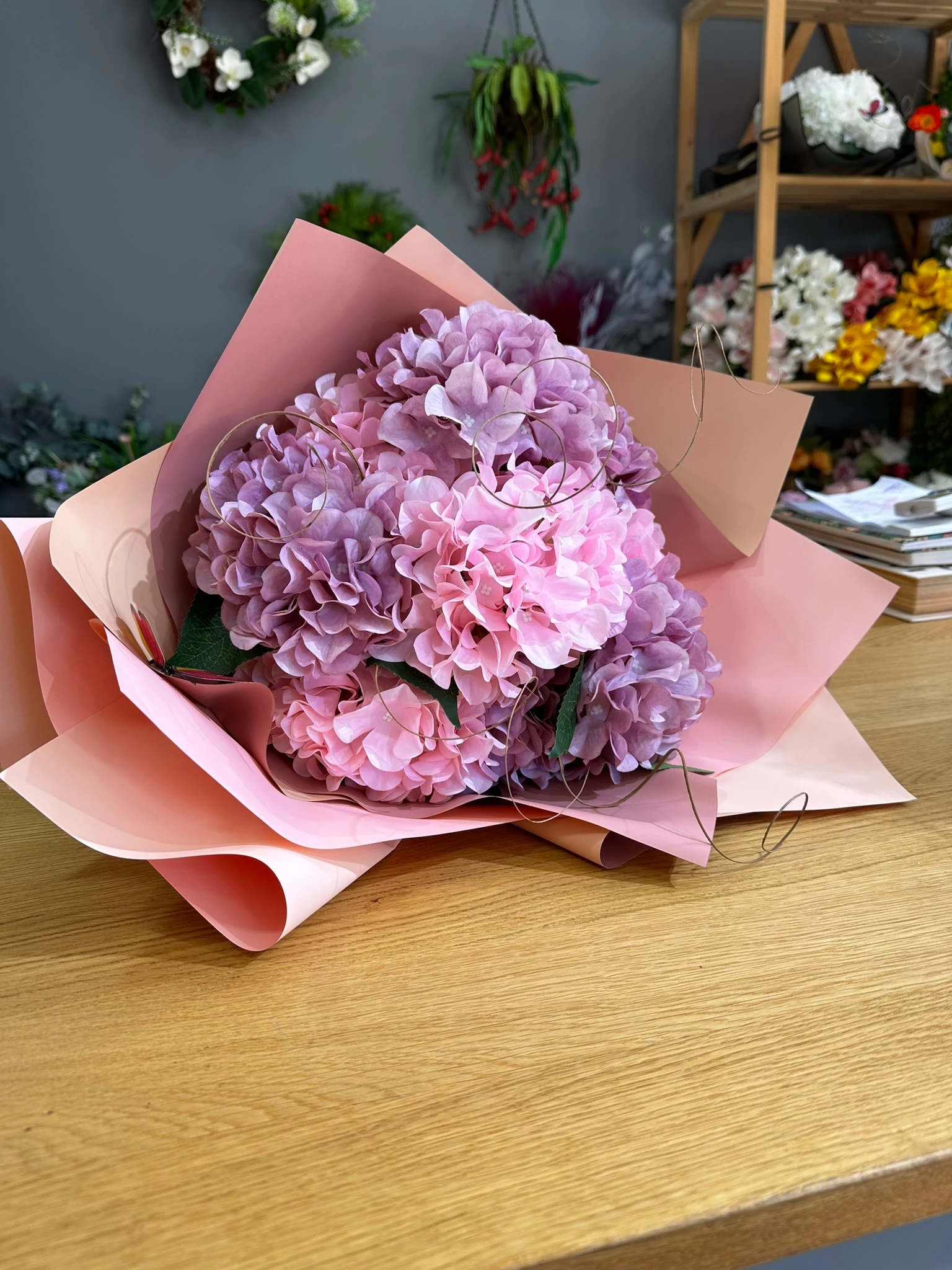 Fırınlanmış Pembe Ortanca Aranjmanı-M