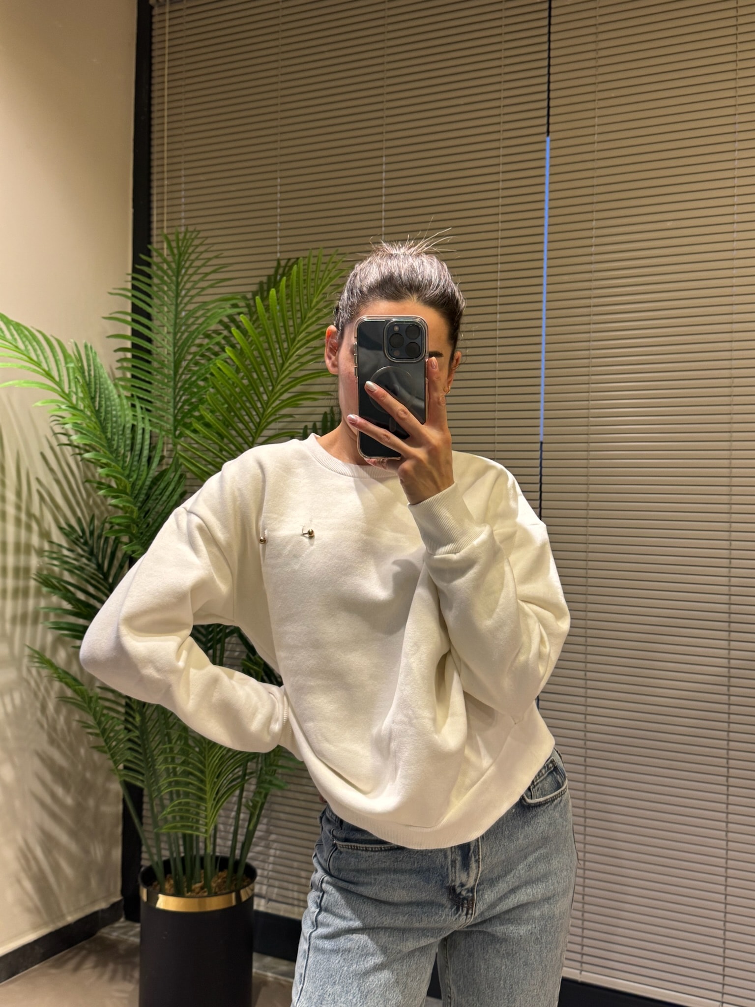 Orijinal Marka Şardonlu Metal Aksesuarlı Sweatshirt - Ekru