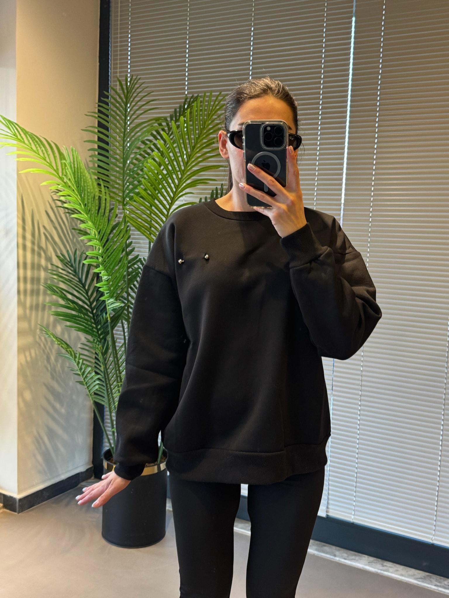 Orijinal Marka Şardonlu Metal Aksesuarlı Sweatshirt