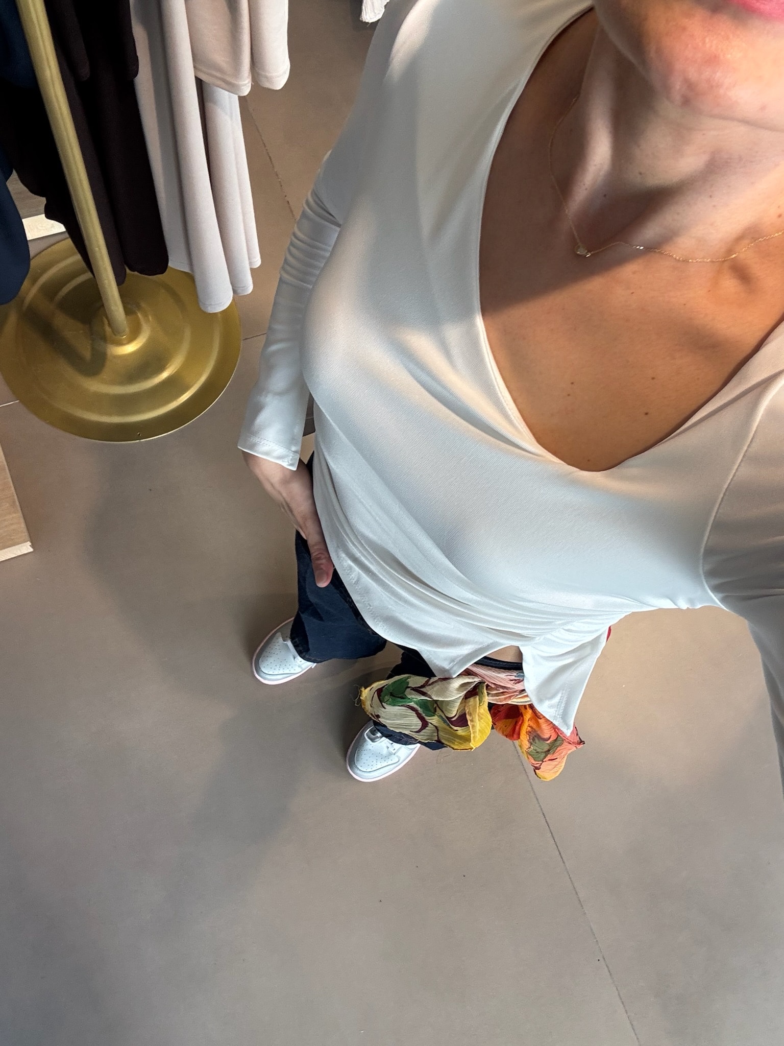 Asimetrik Yaka Marka Muadil Body-Açık Ekru