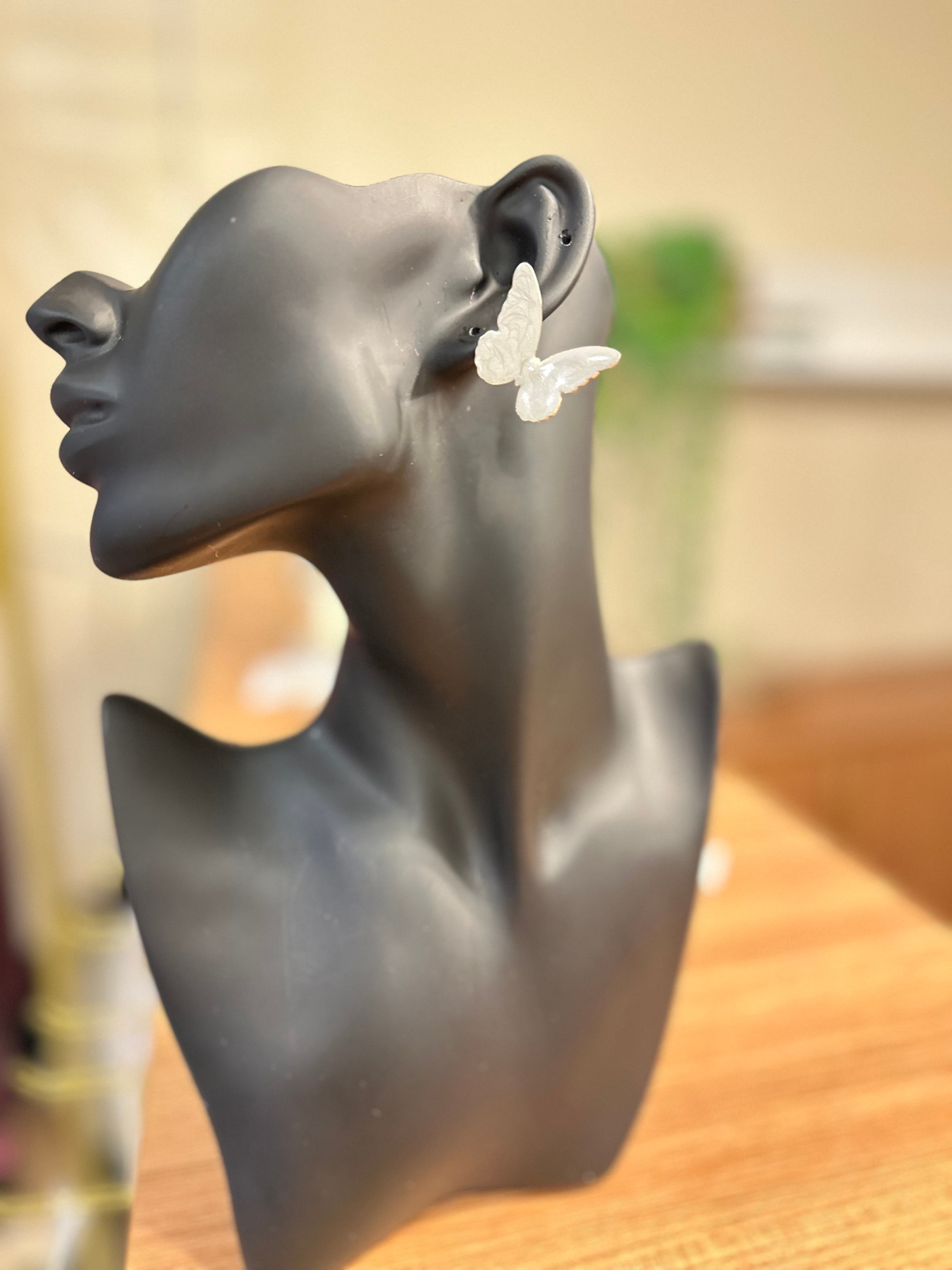 Mineli Kelebek Küpe-Krem