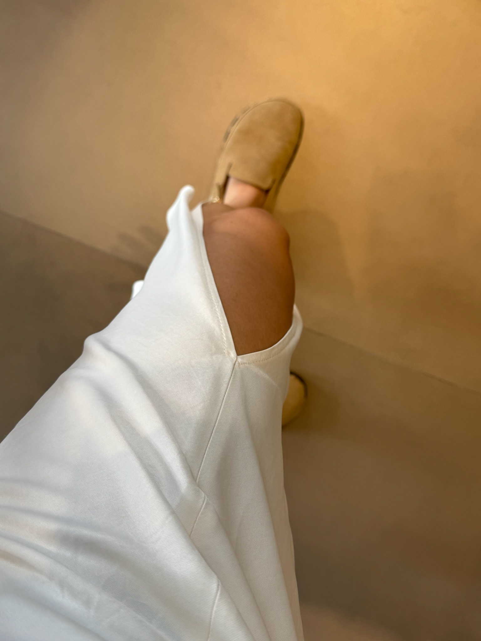 Yırtmaçlı Midi Boy Saten Etek-Beyaz