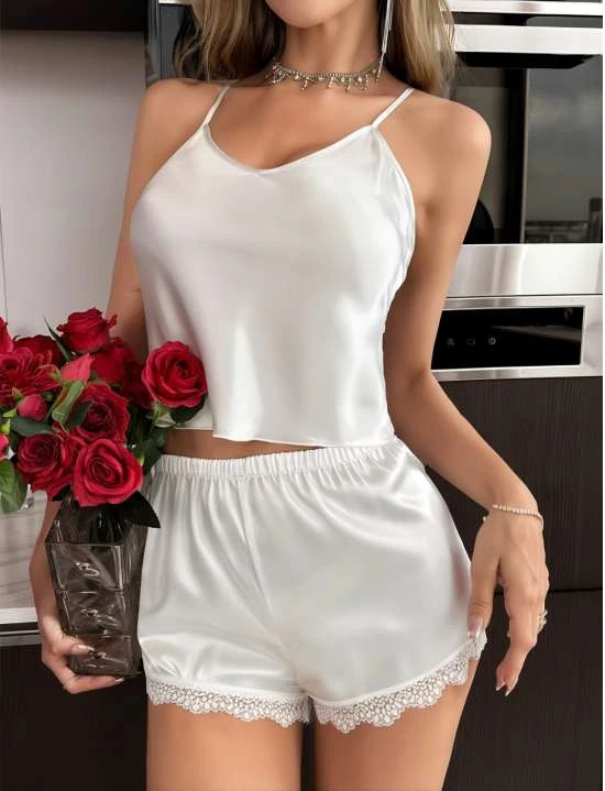 Beyaz Saten Dantel Detaylı Şortlu İkili Gecelik Takımı image