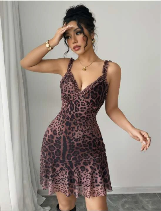 Volan Detaylı Leopar Desenli V Yaka Mini Elbise