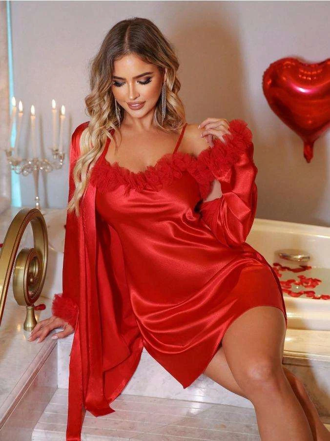 Kırmızı Saten Çiçek Detaylı Gecelik Sabahlık Seti main variant image