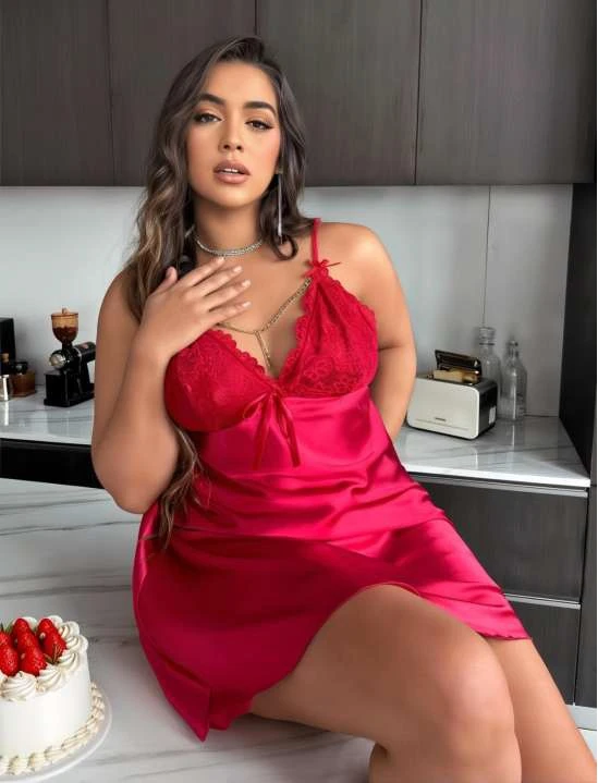 Lovenue Kırmızı Dantel Detaylı Saten Gecelik main variant image