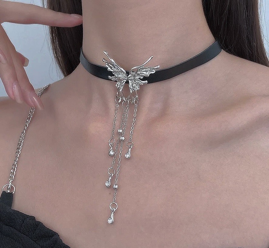 Black butterfly choker