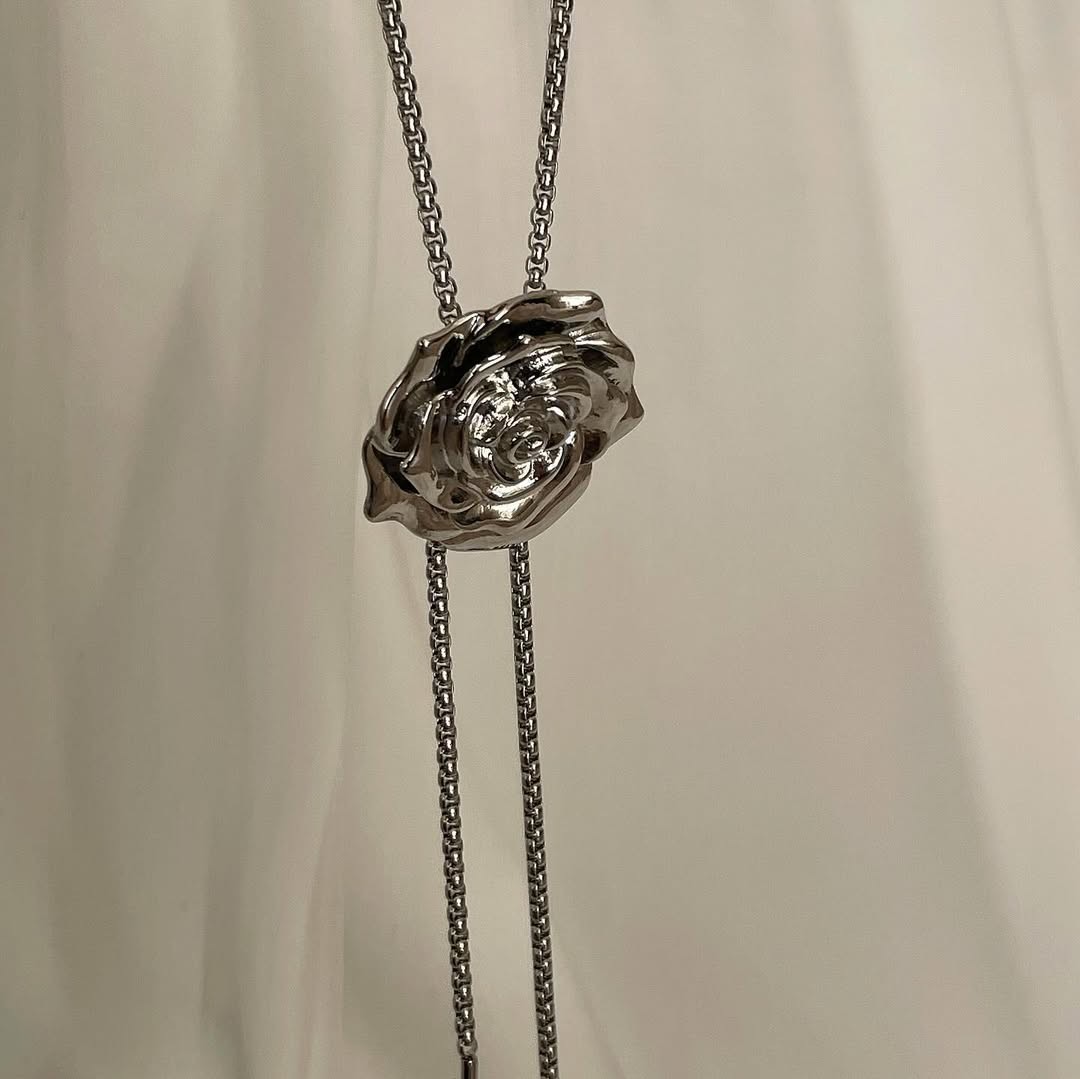 Rose body chain