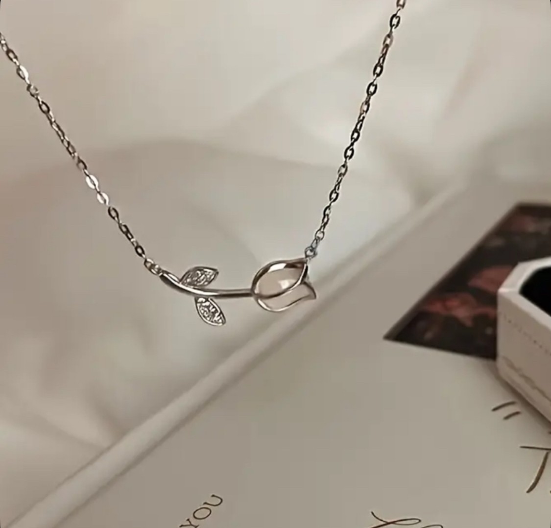 Rose necklace
