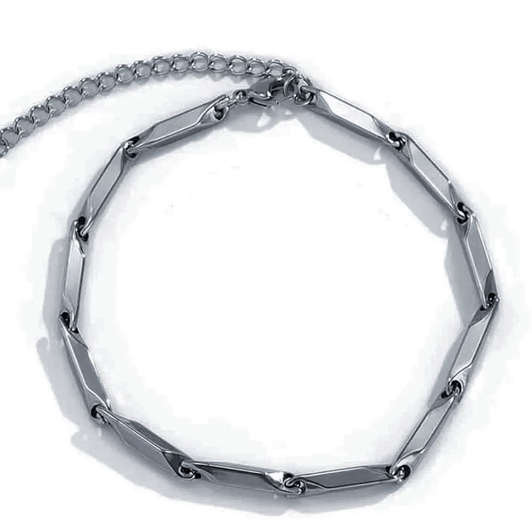 Tiny chain bracelet