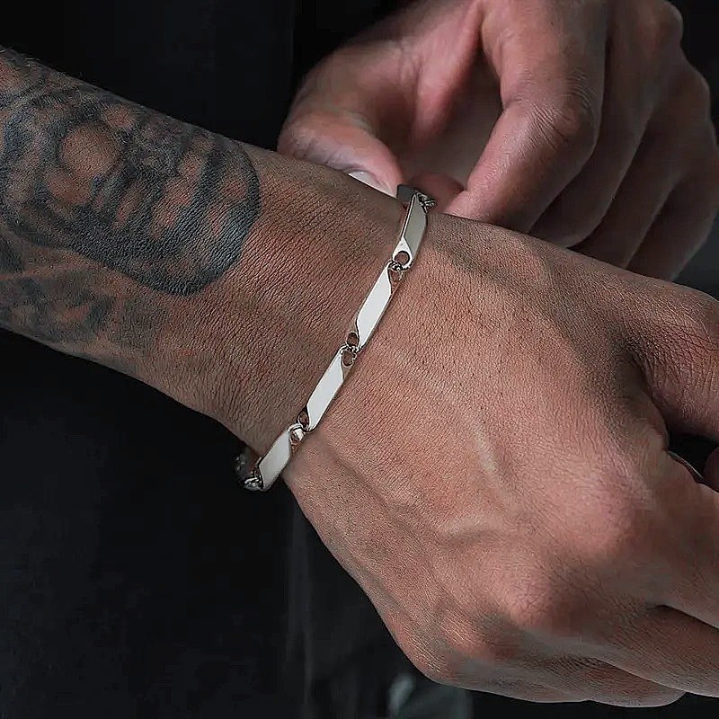 Tiny chain bracelet