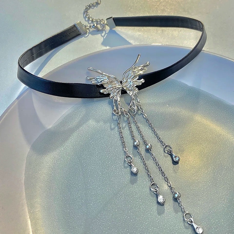 Black butterfly choker
