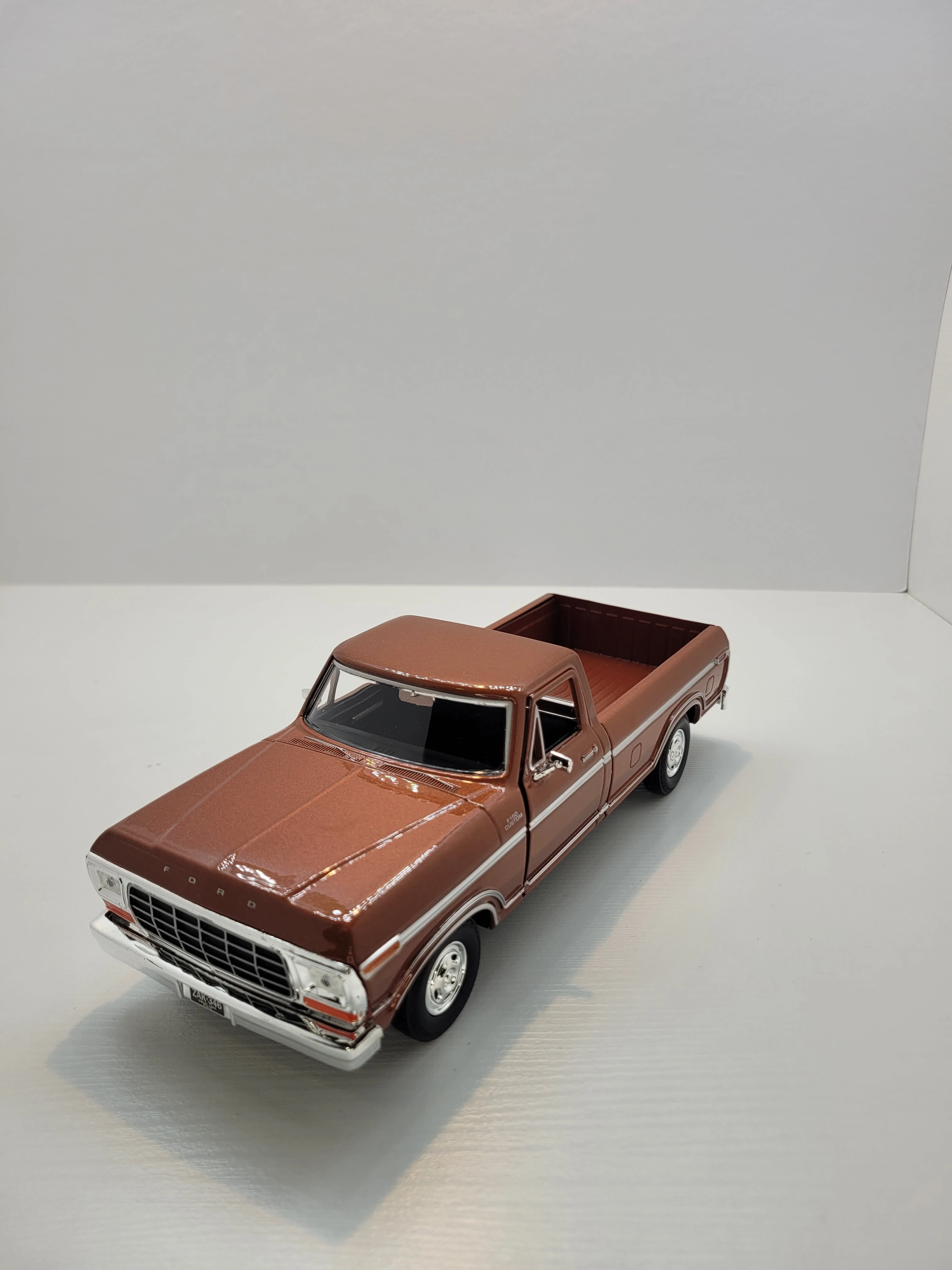 Motormax 1:24 Ford F-150 Custom (1979)