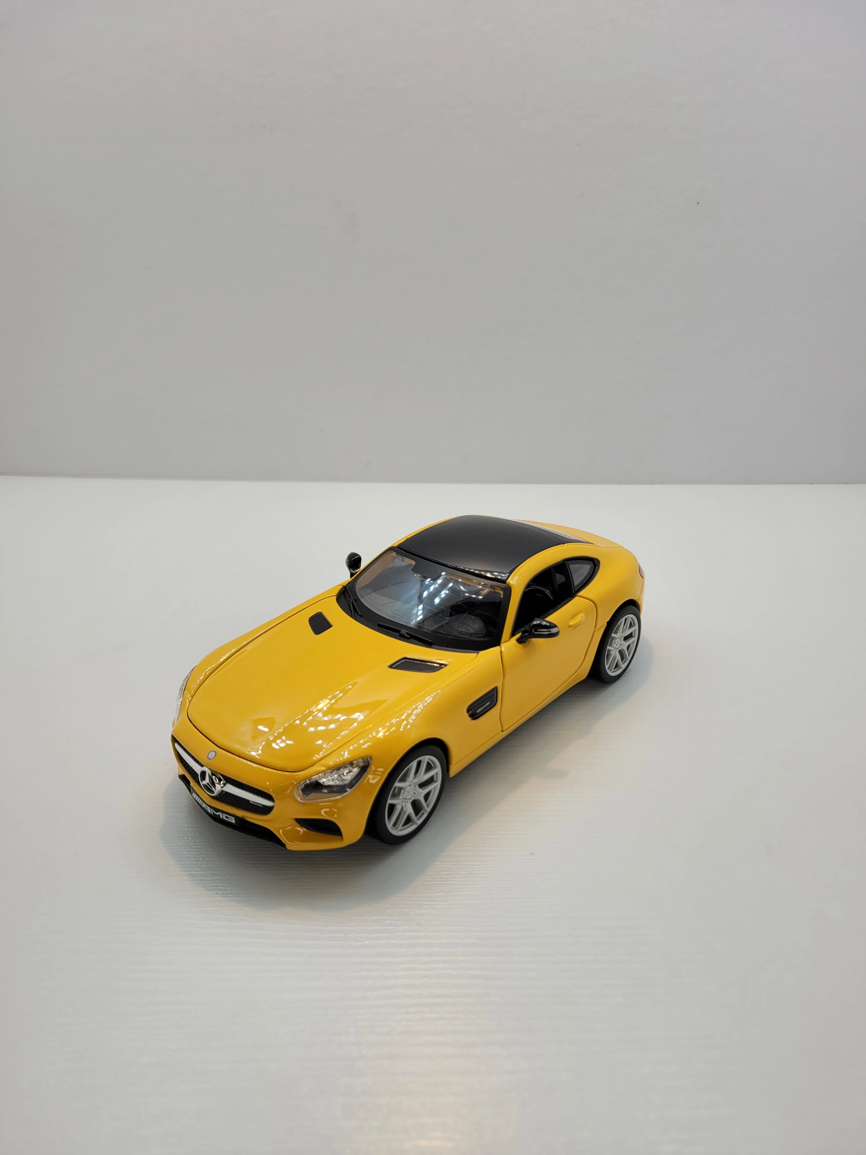Sarı Mercedes-AMG GT | 1:24 Ölçek |
