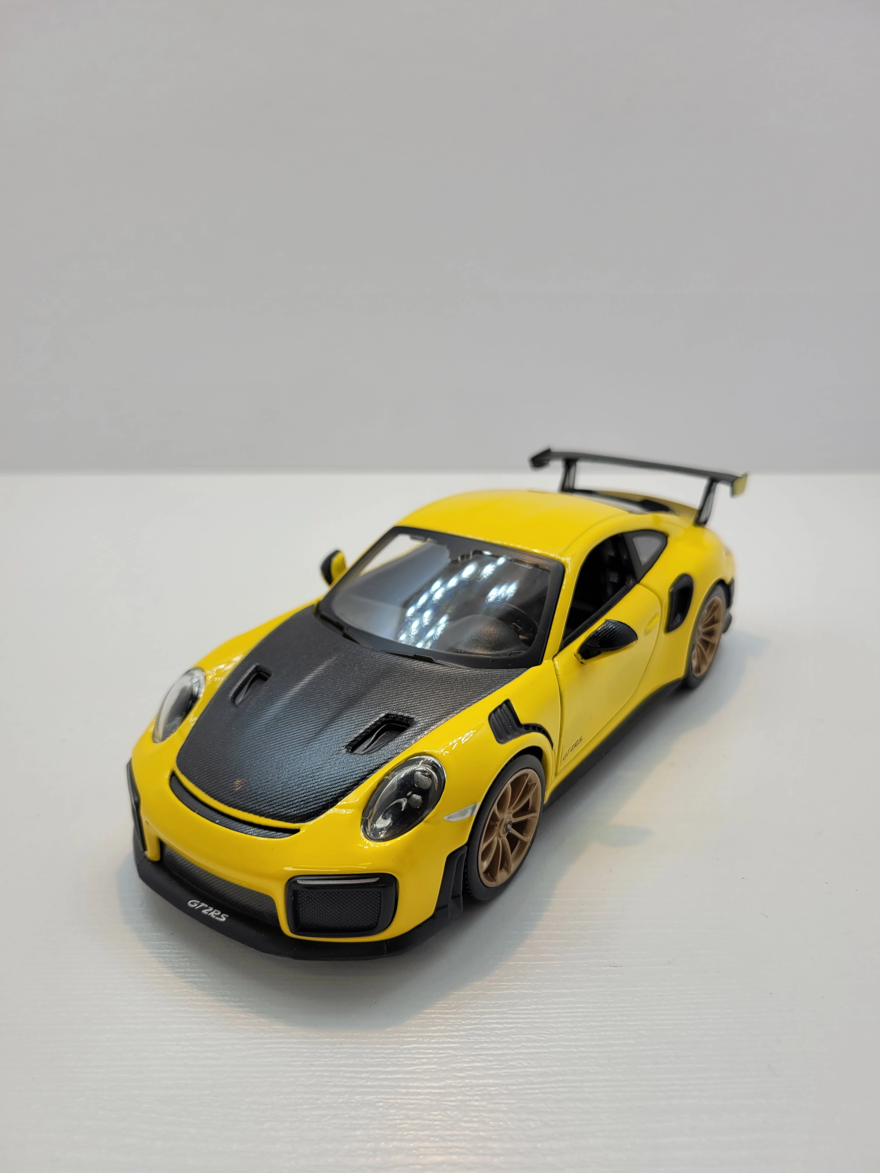 1:24 GT2 RS – Sarı/Siyah Sport Paket!