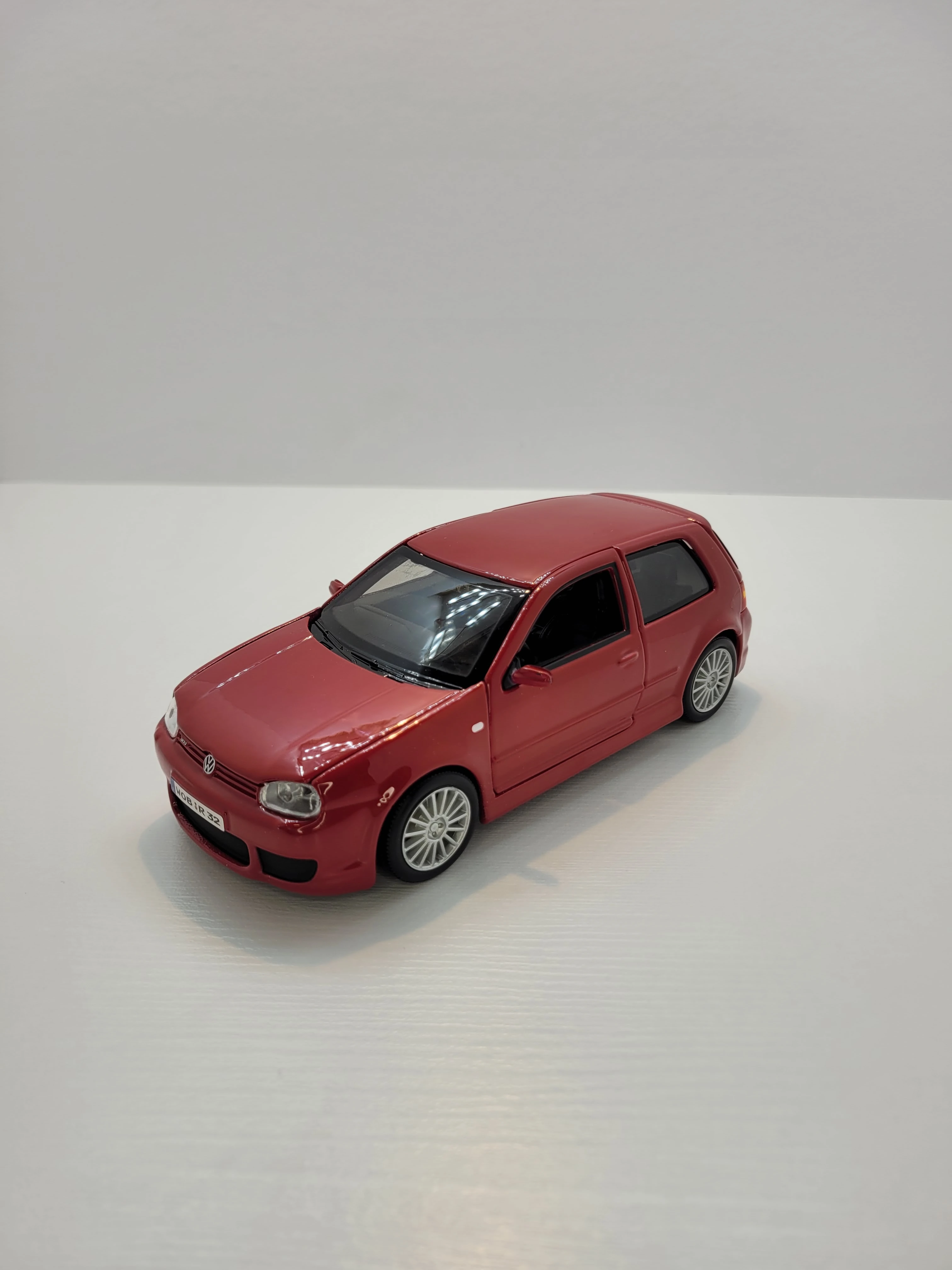 1:24 Volkswagen Golf R32