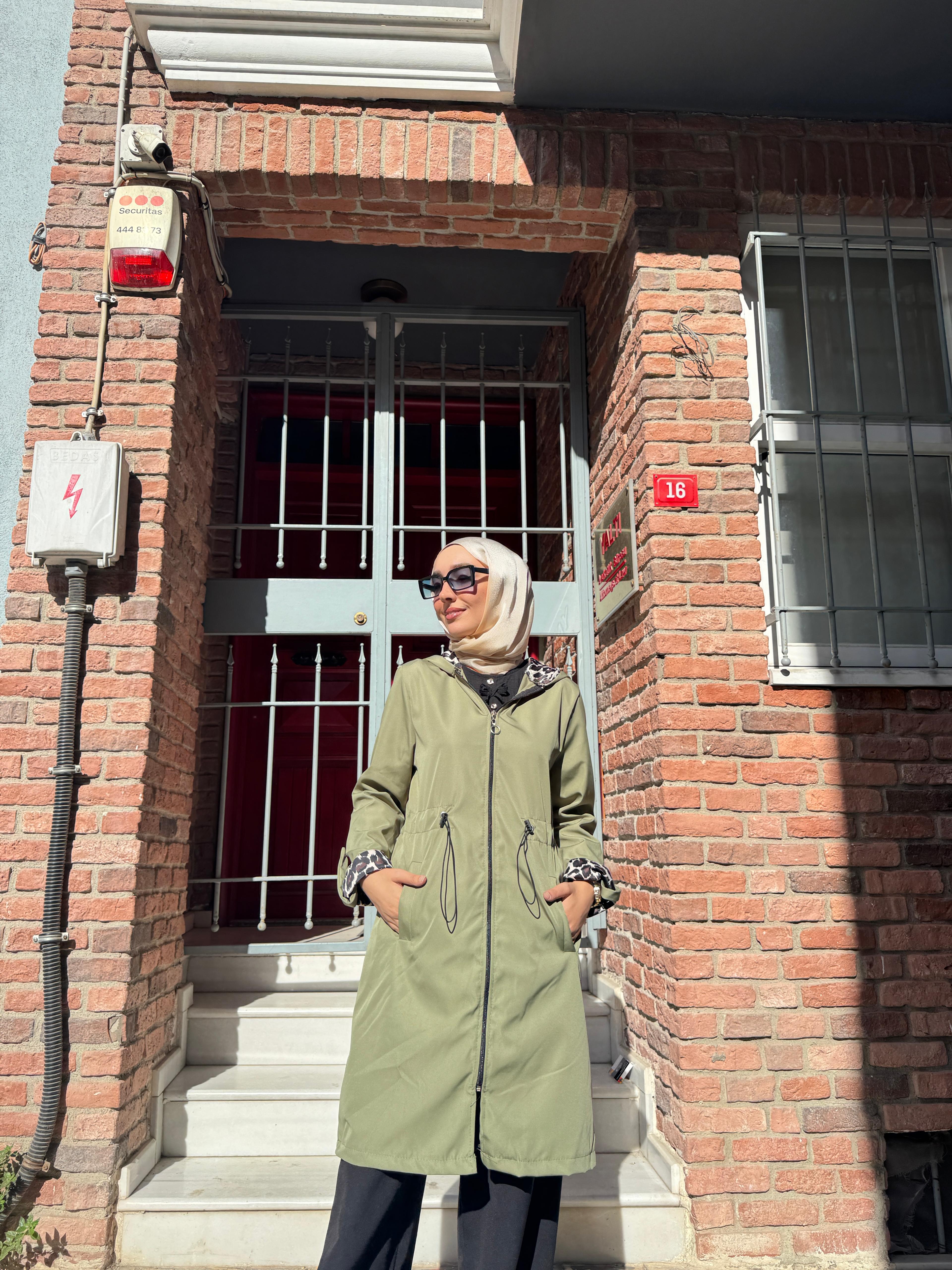 Fermuarlı Kapüşonlu Mevsimlik Kap leopar