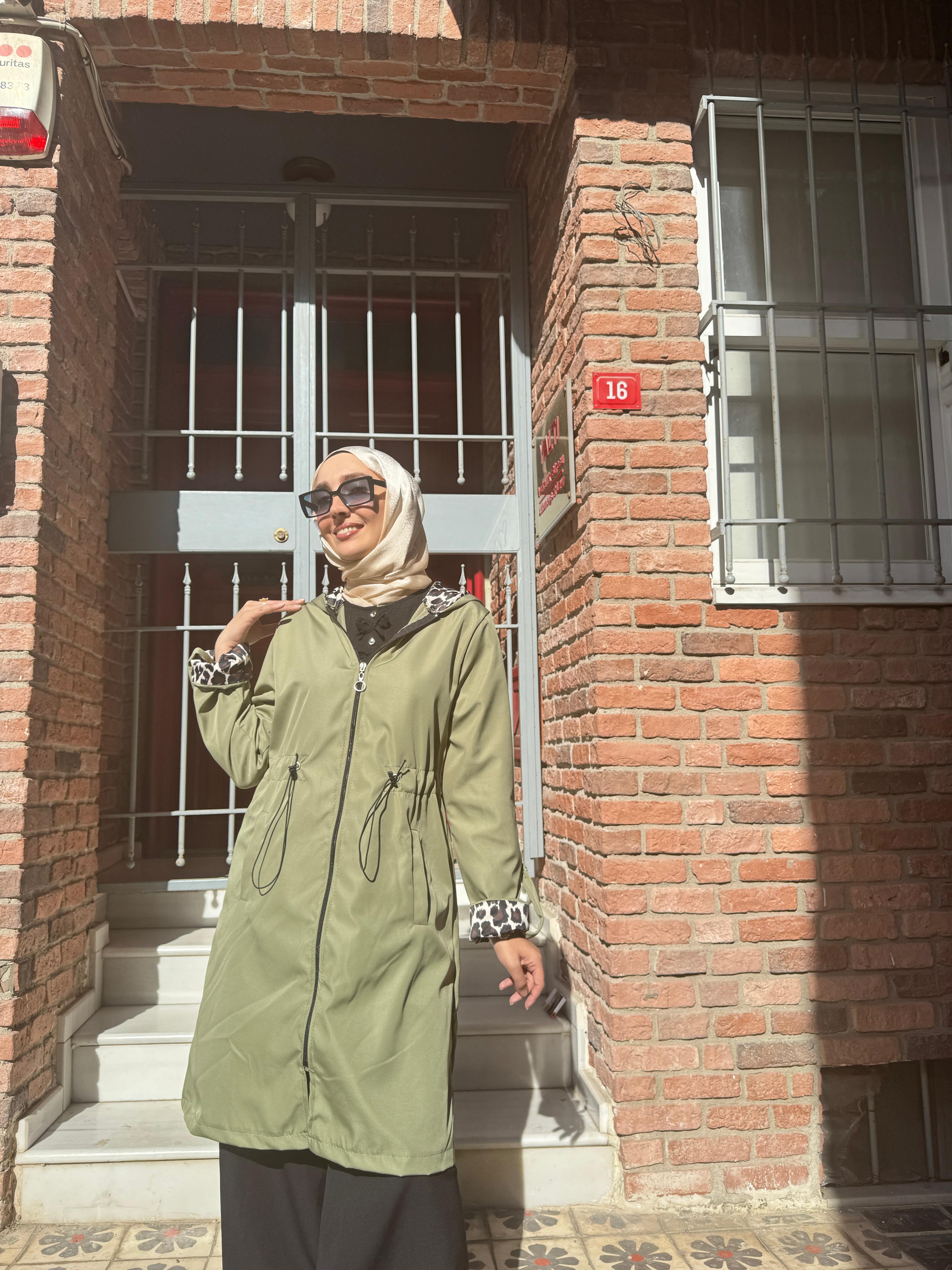 Fermuarlı Kapüşonlu Mevsimlik Kap leopar