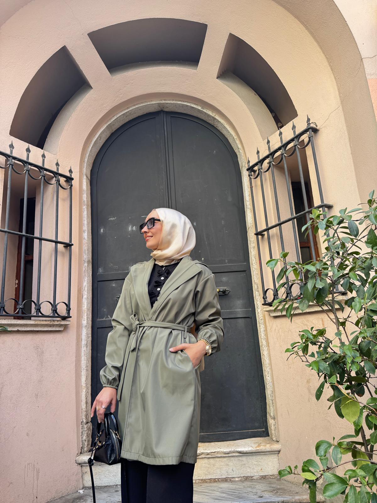 Şıklık ve Konfor Kadın Kuşaklı Trenç