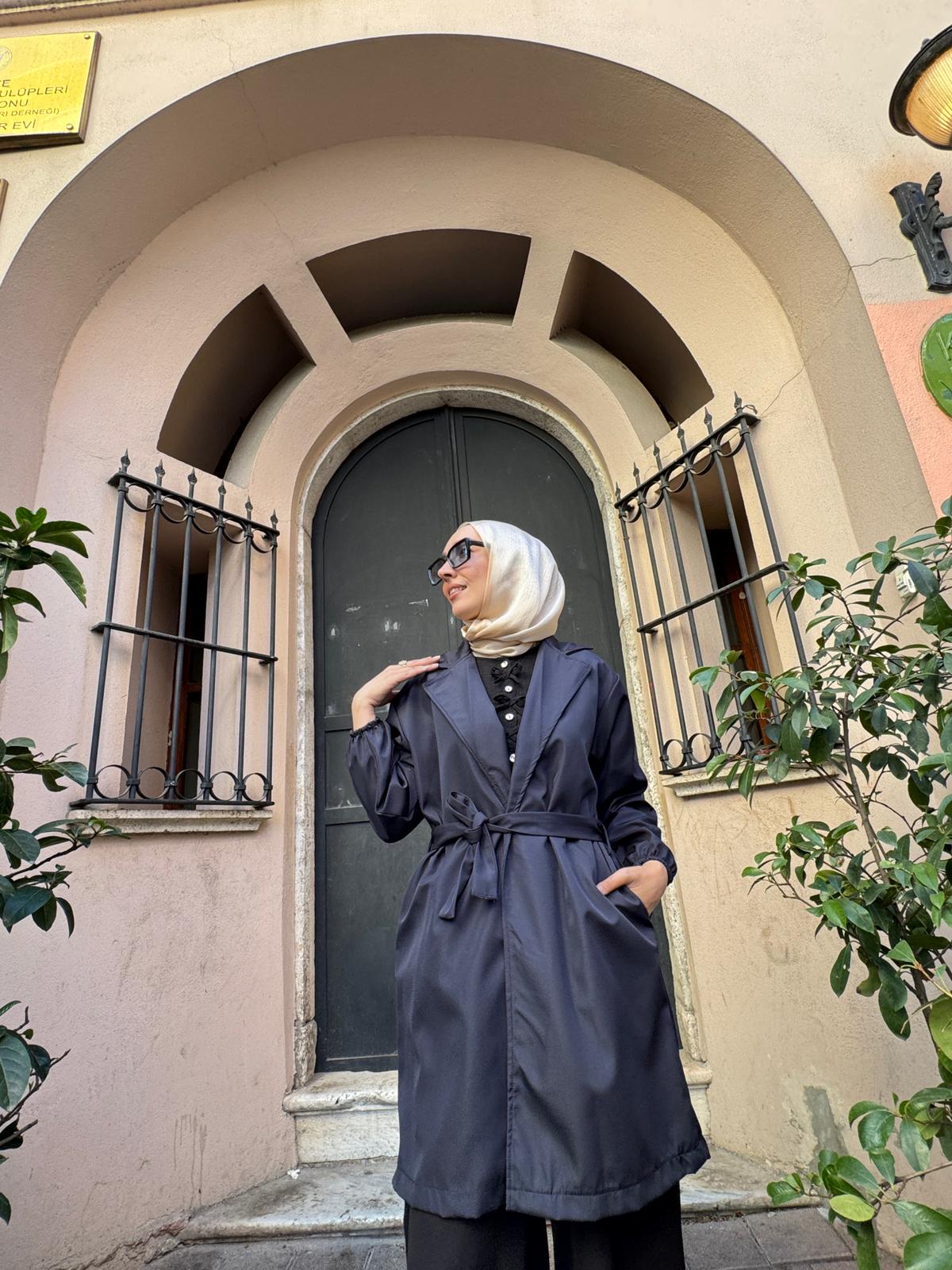 Şıklık ve Konfor Kadın Kuşaklı Trenç - lacivert