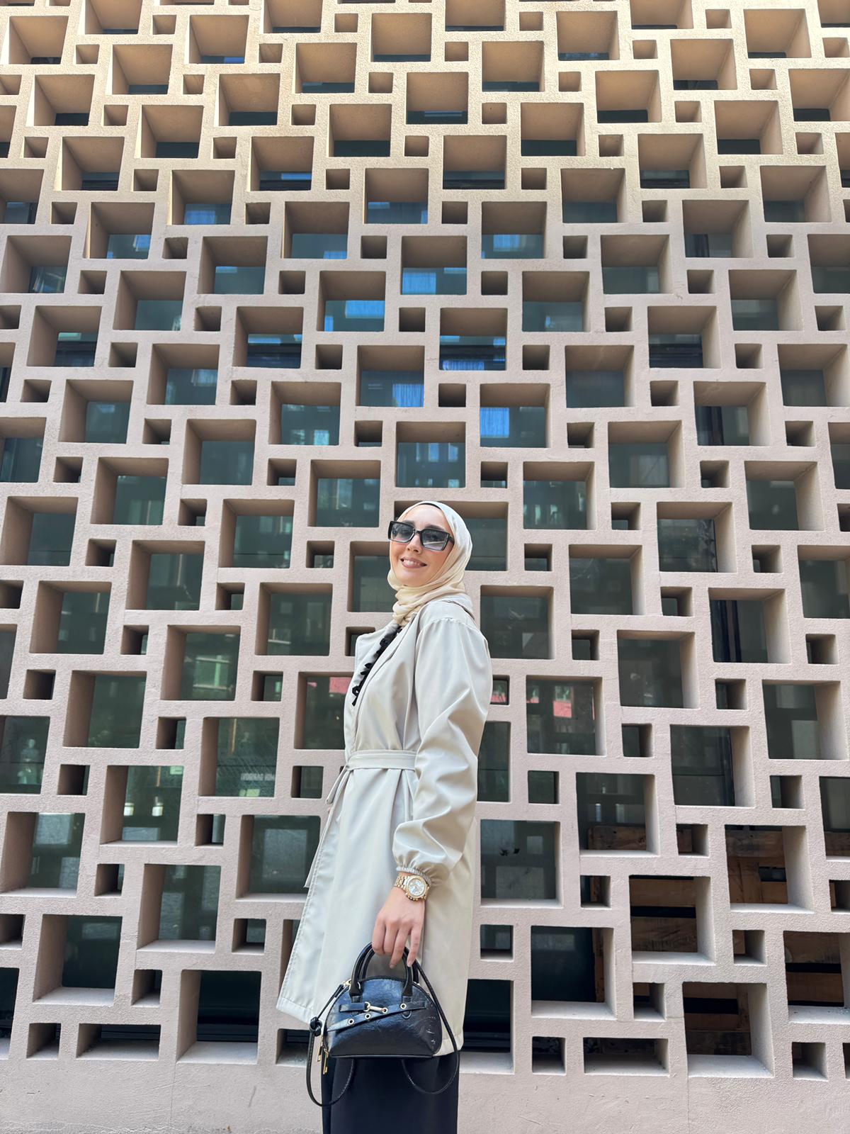 Şıklık ve Konfor Kadın Kuşaklı Trenç - KREM