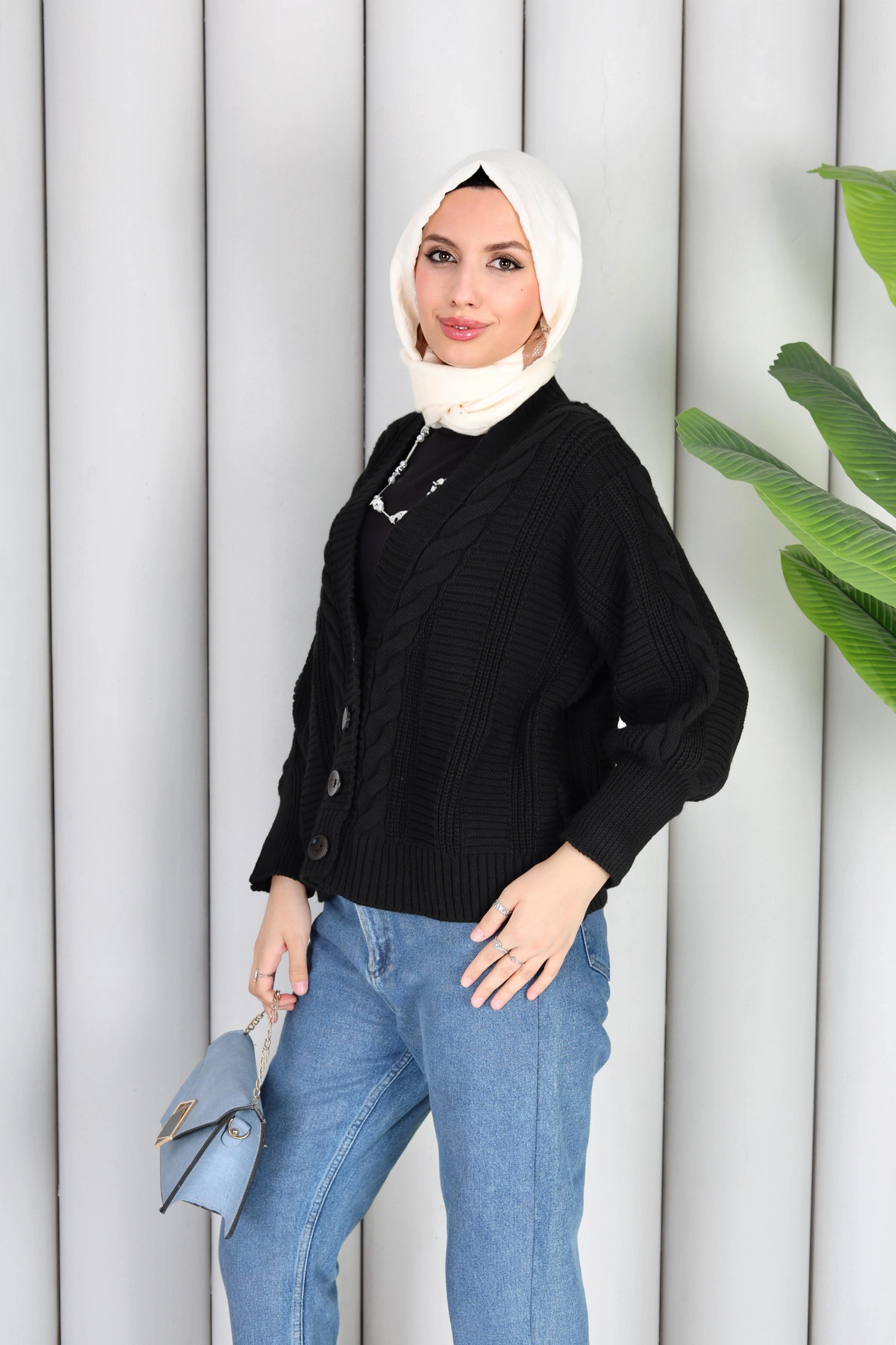 TRİKO ÖNÜ DÜĞMELİ HIRKA - SİYAH