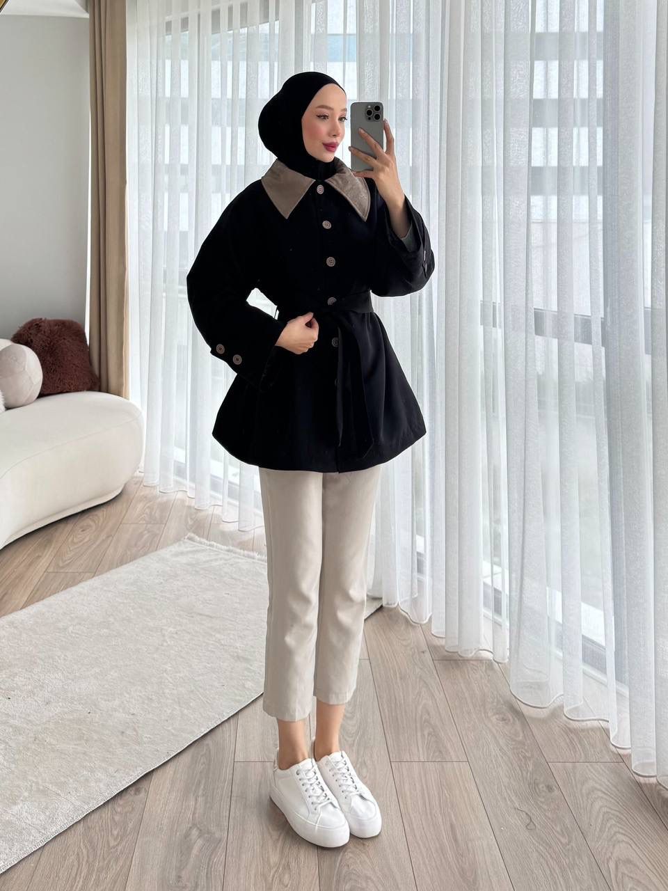 “Kontrast Deri Yaka Detaylı Kuşaklı Trençkot” - SİYAH