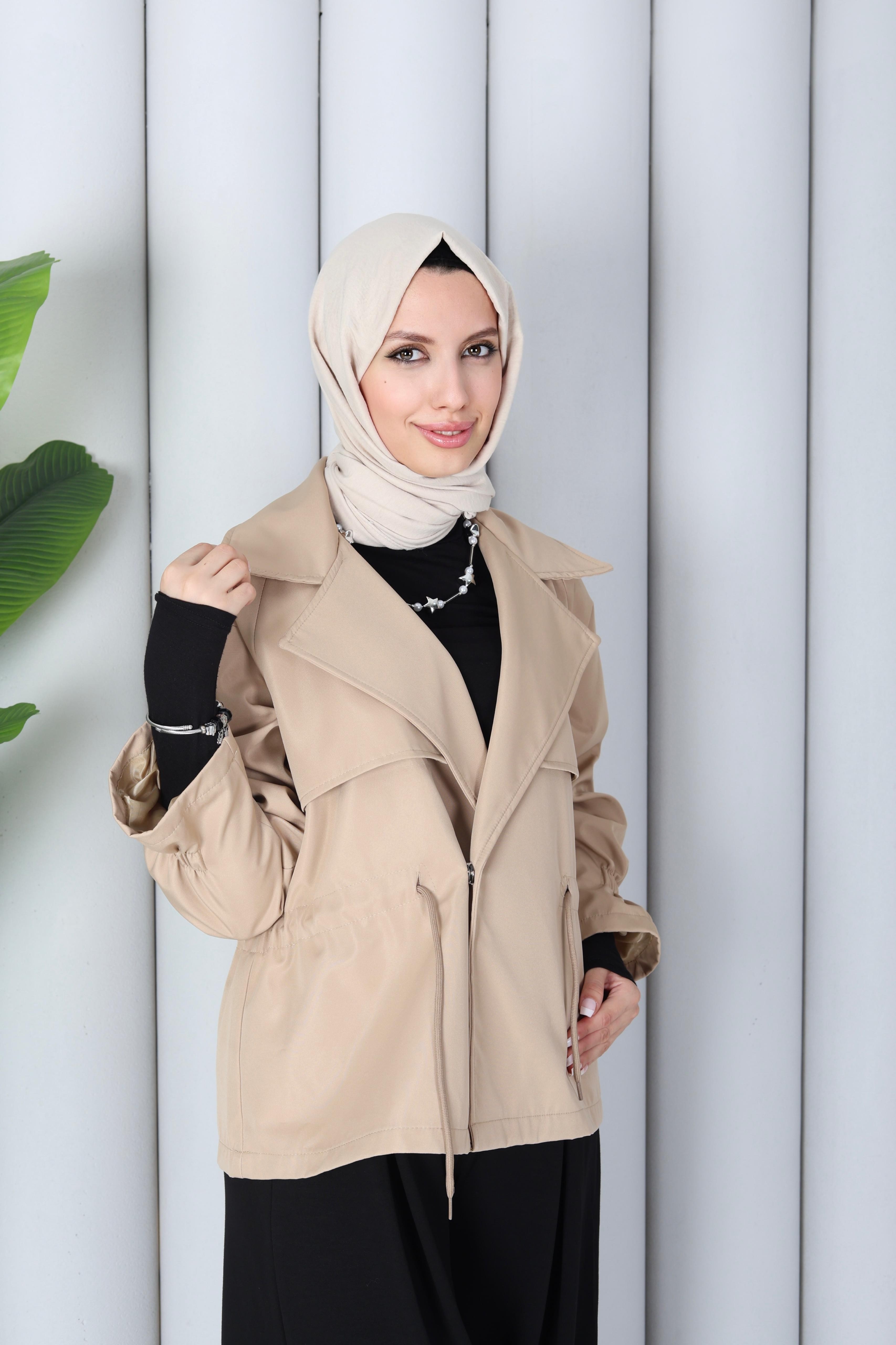 BELİ BÜZGÜ DETAYLI KISA TRENÇKOT