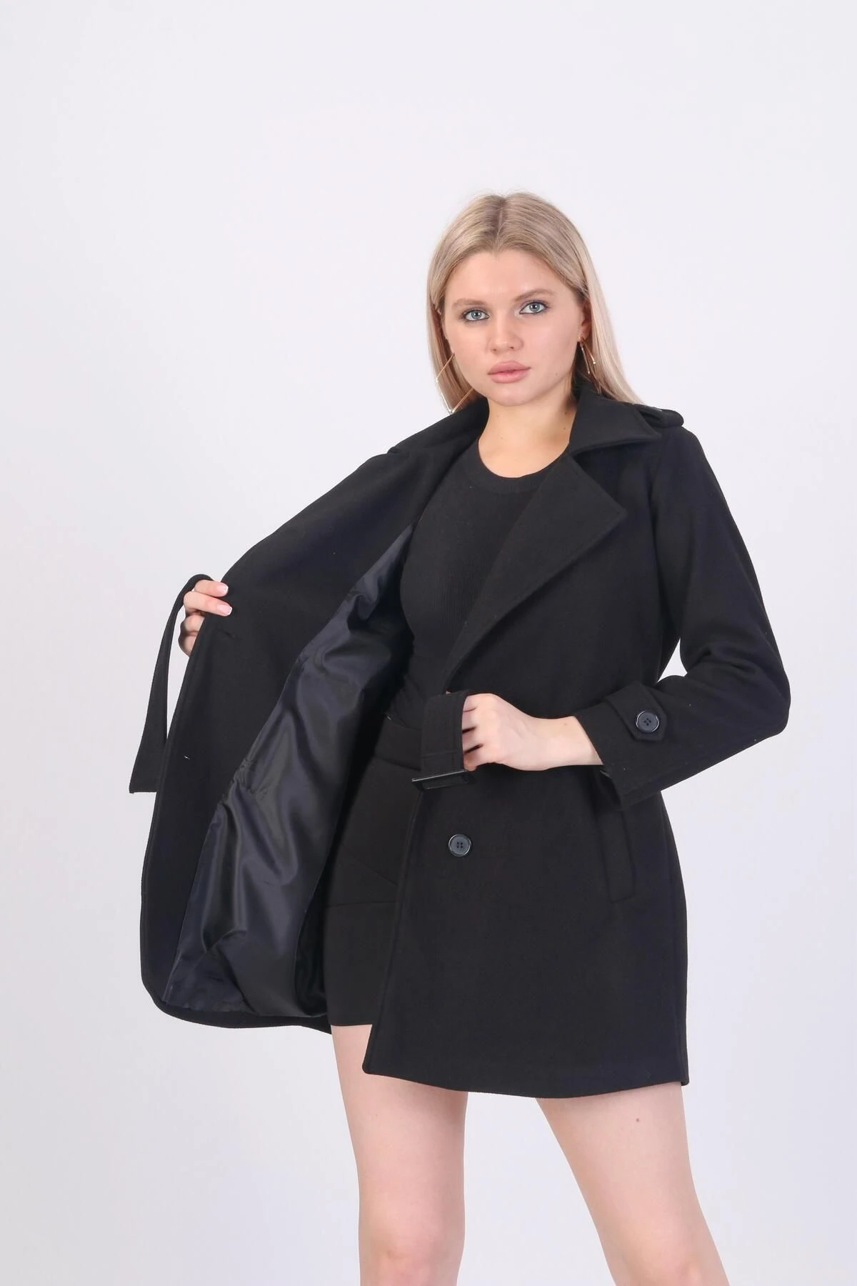 Düğme Detaylı Kemerli Kaşe Kaban