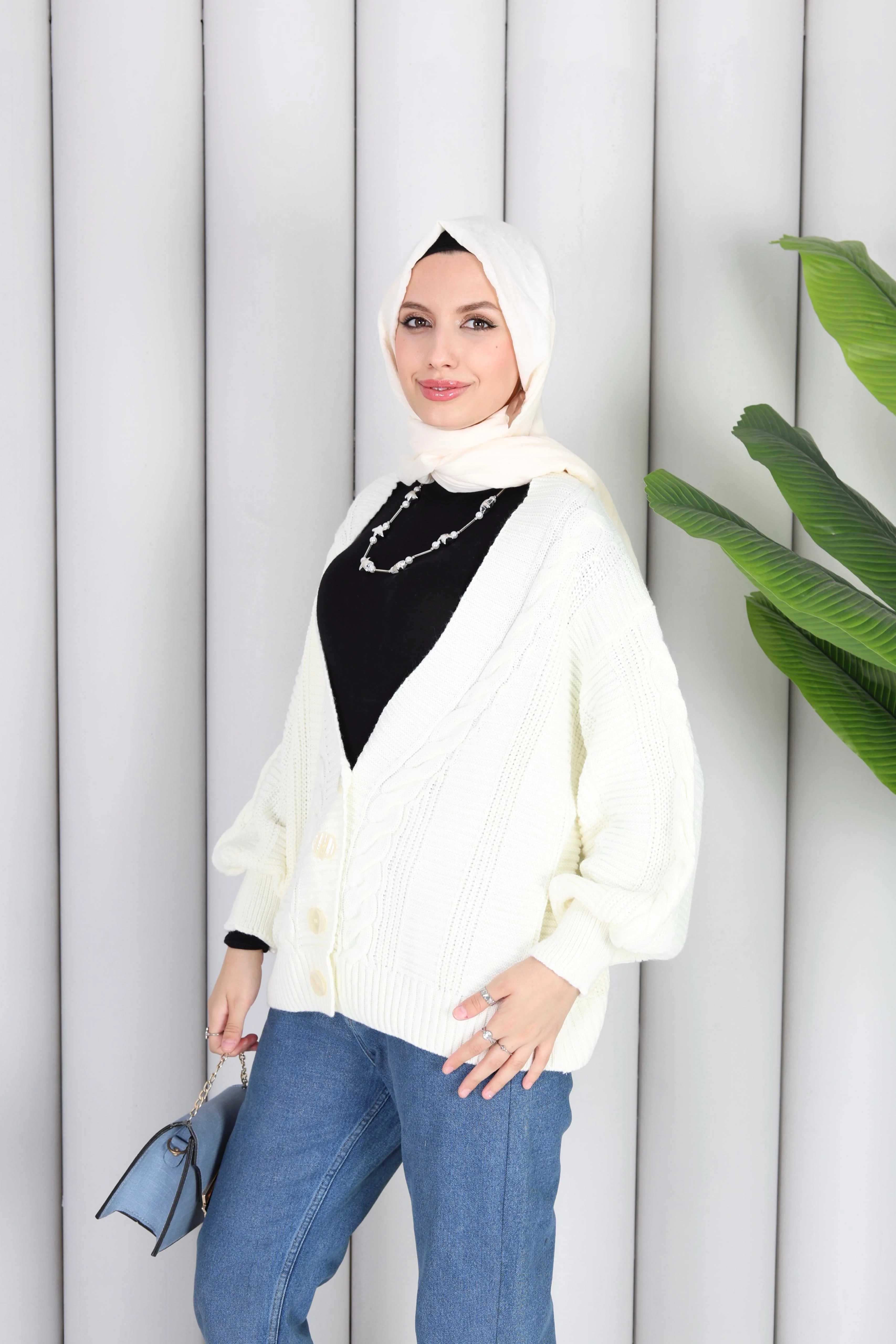 TRİKO ÖNÜ DÜĞMELİ HIRKA