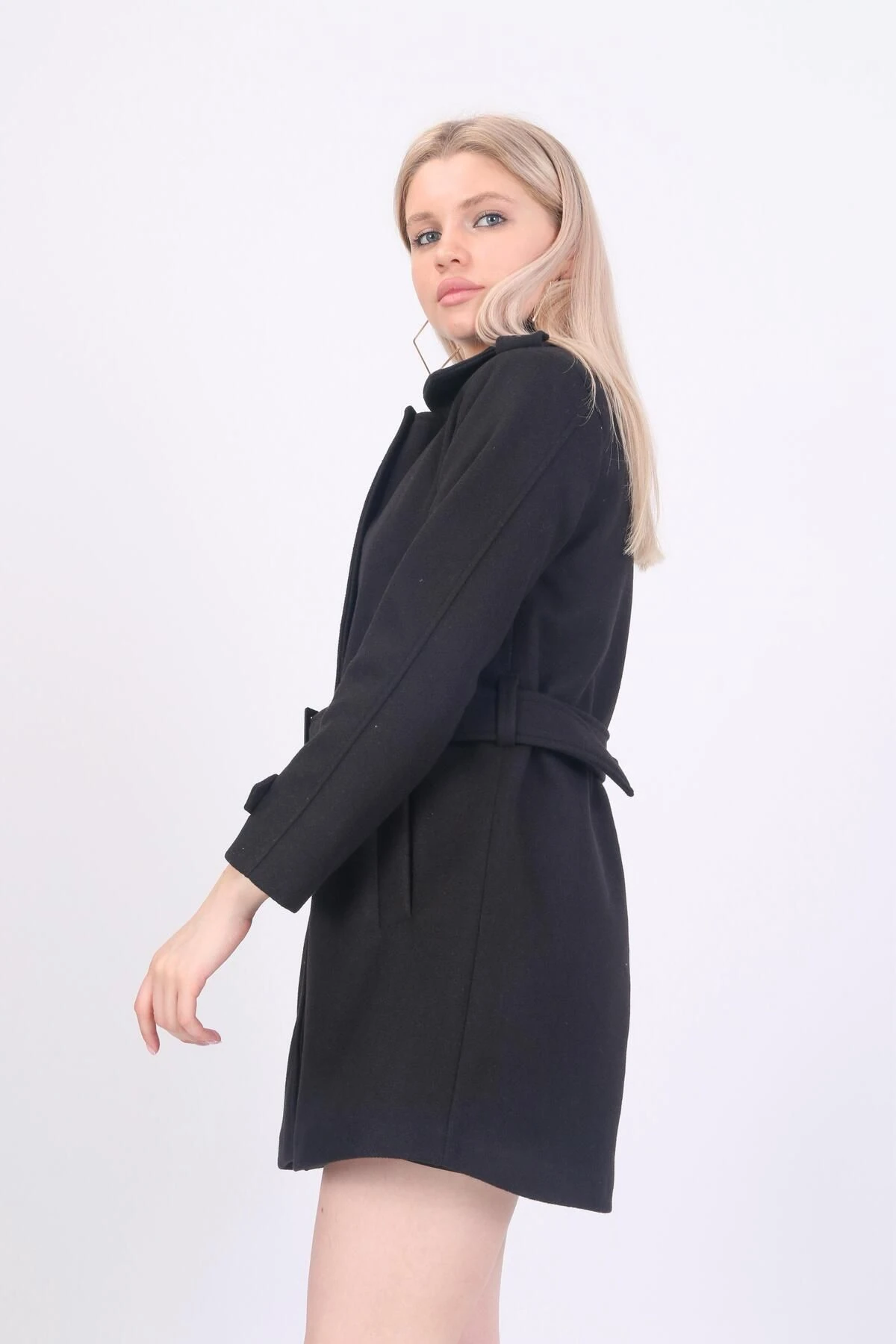 Düğme Detaylı Kemerli Kaşe Kaban