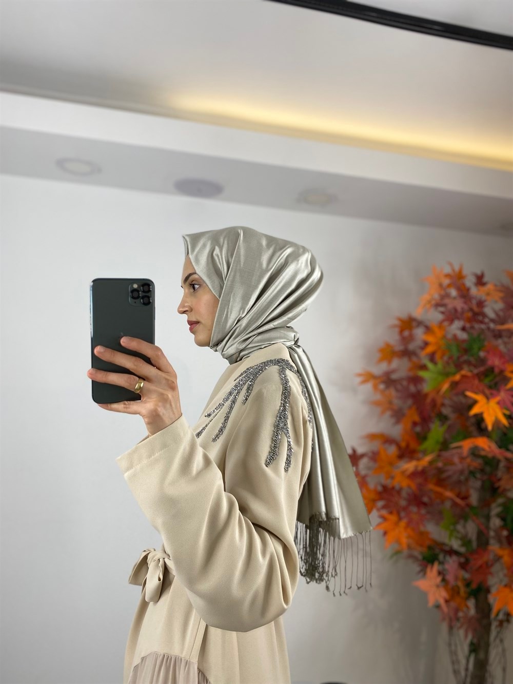 Heddy İç Elbiseli Yakası Taşlı Fırfırlı Abaya 5655-TAŞ