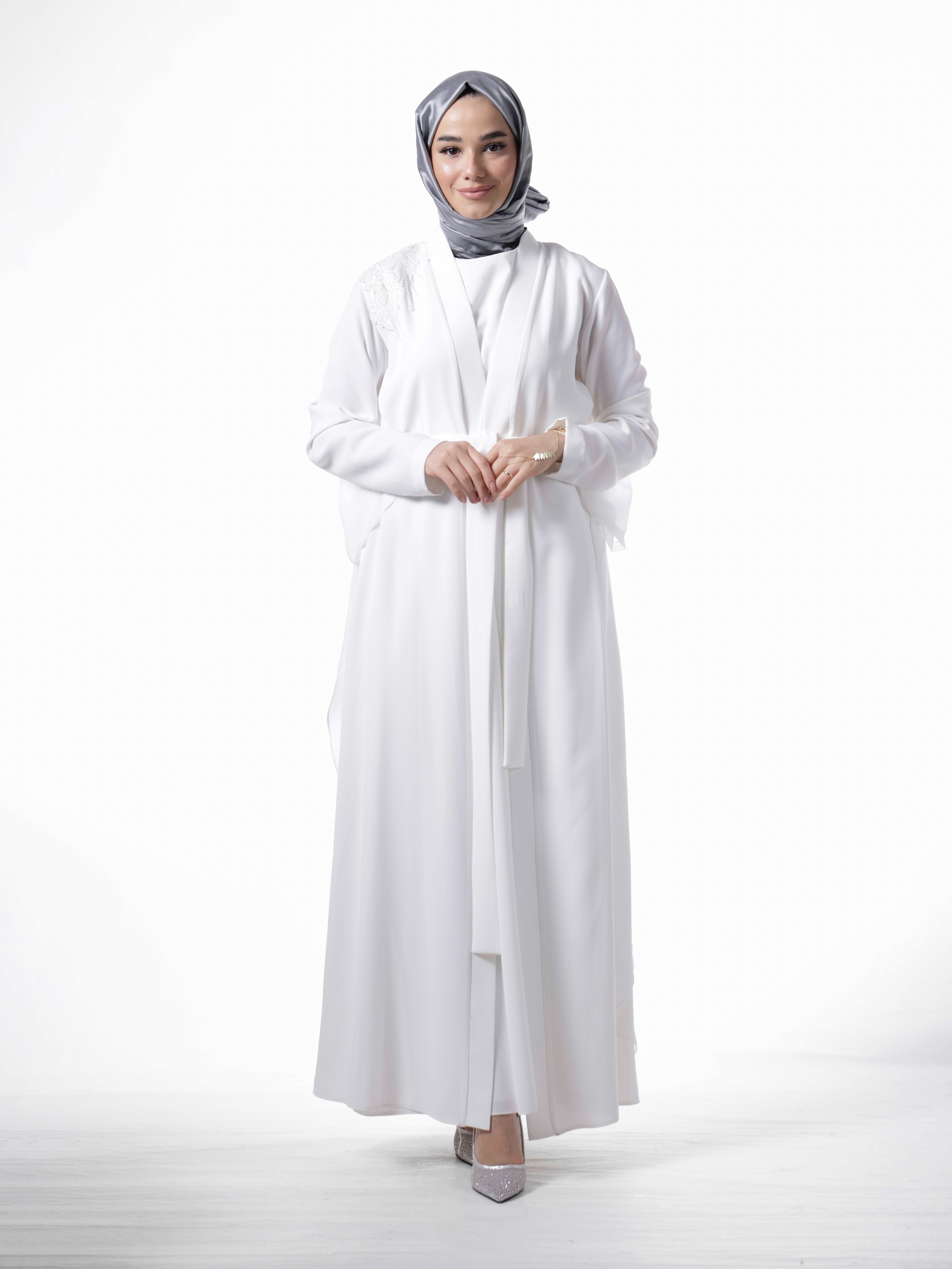 Heddy Omuzu İşlemeli Abaya 7654-EKRU