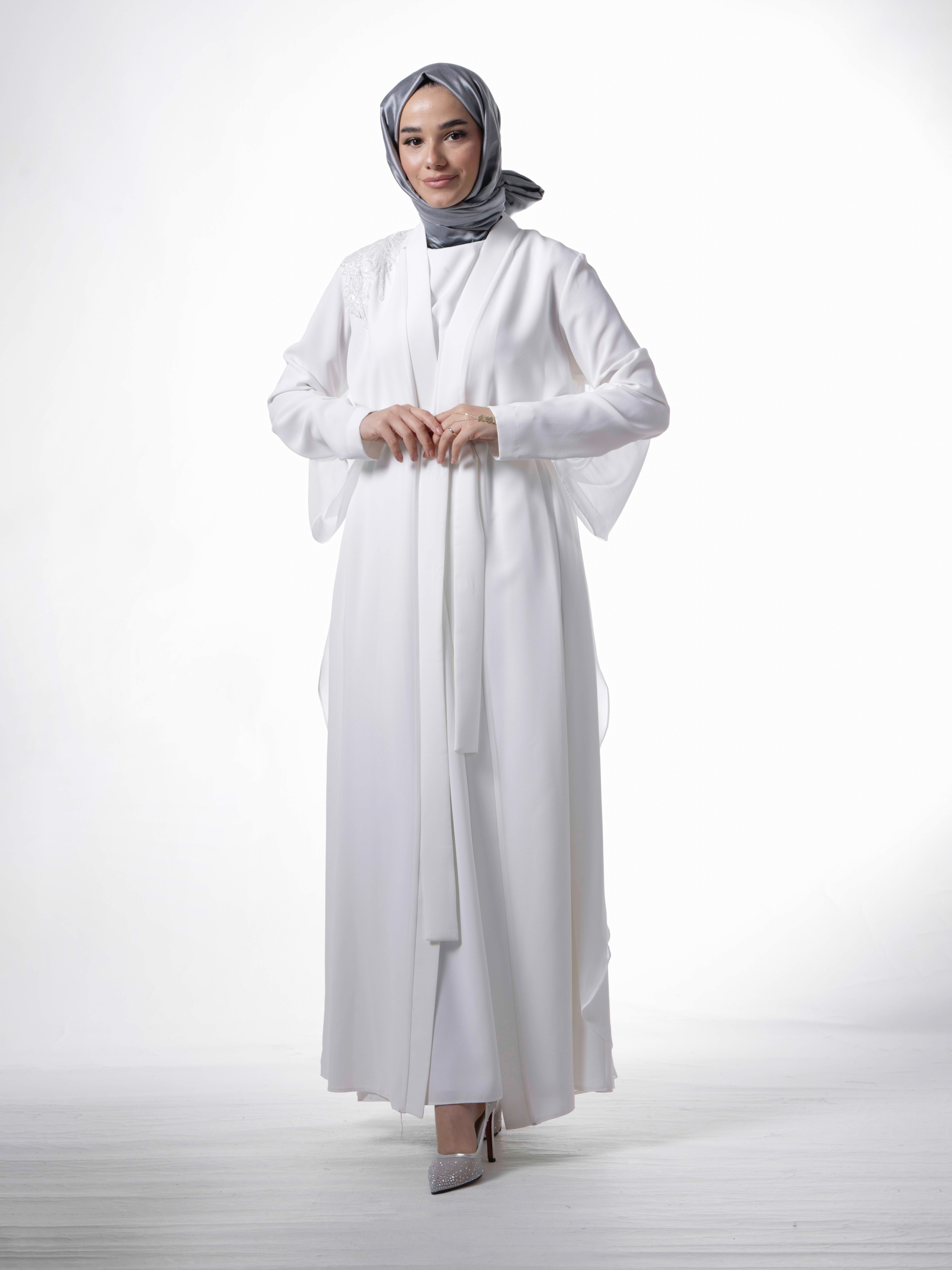 Heddy Omuzu İşlemeli Abaya 7654-EKRU