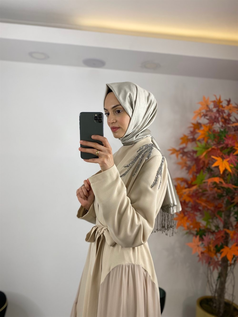 Heddy İç Elbiseli Yakası Taşlı Fırfırlı Abaya 5655-TAŞ
