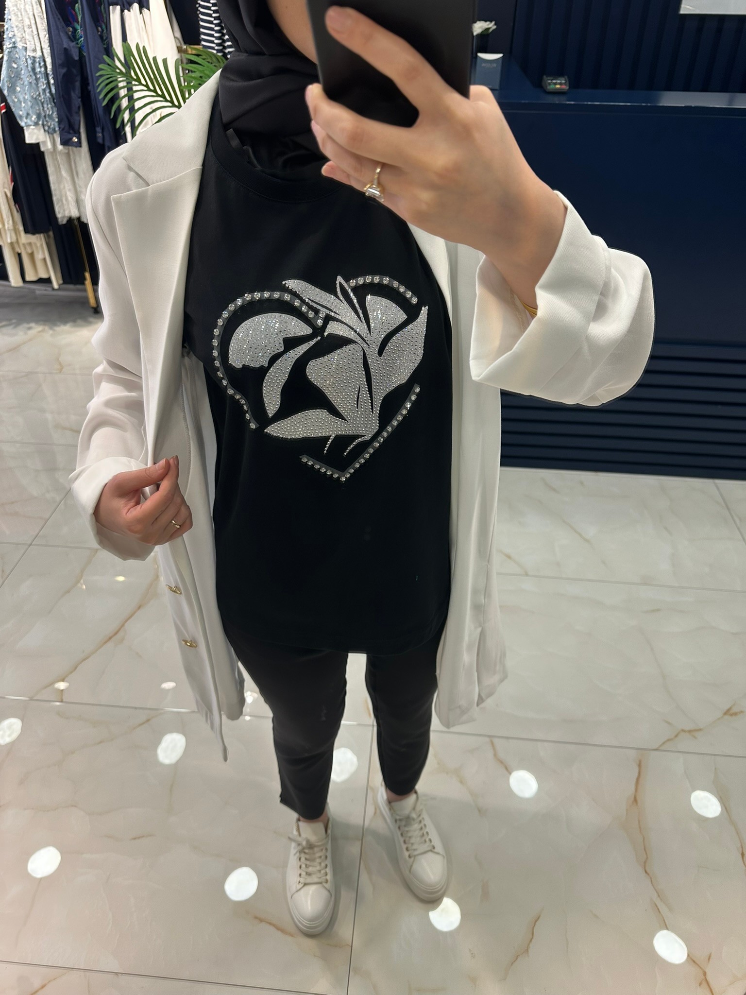 Kalp Taş Detaylı T-Shirt T01