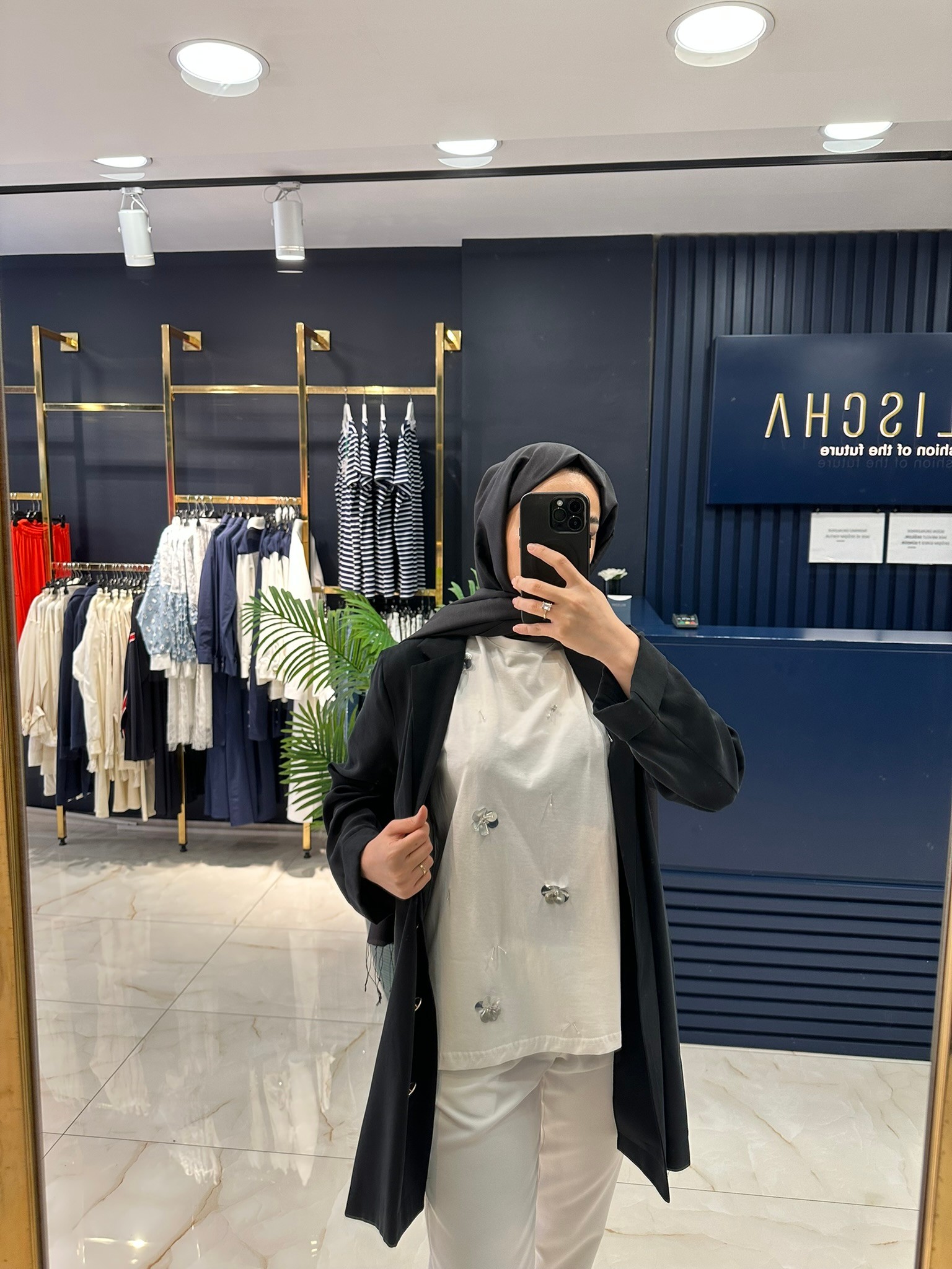 Pul Detaylı T-Shirt T03