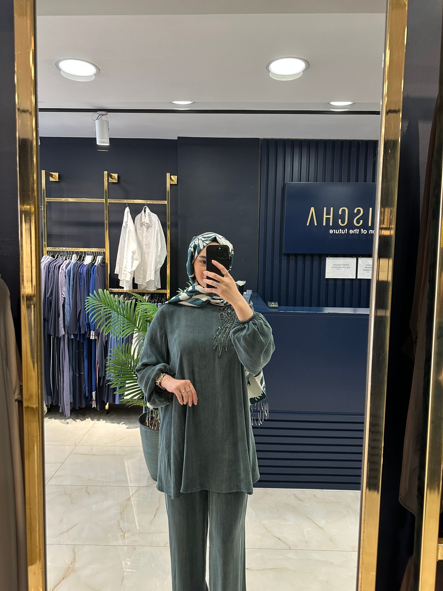 Heddy Omuzu Nakışlı İpek Kupra Pantolonlu Takım 25465