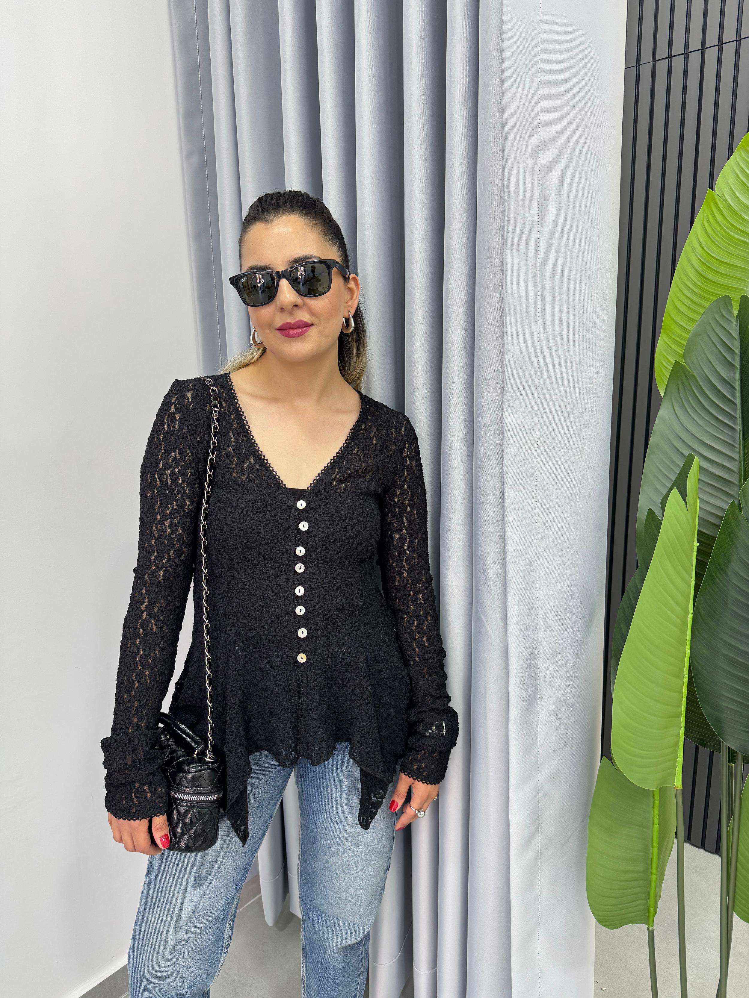 Siyah Düğmeli Peplum Dantel Hırka