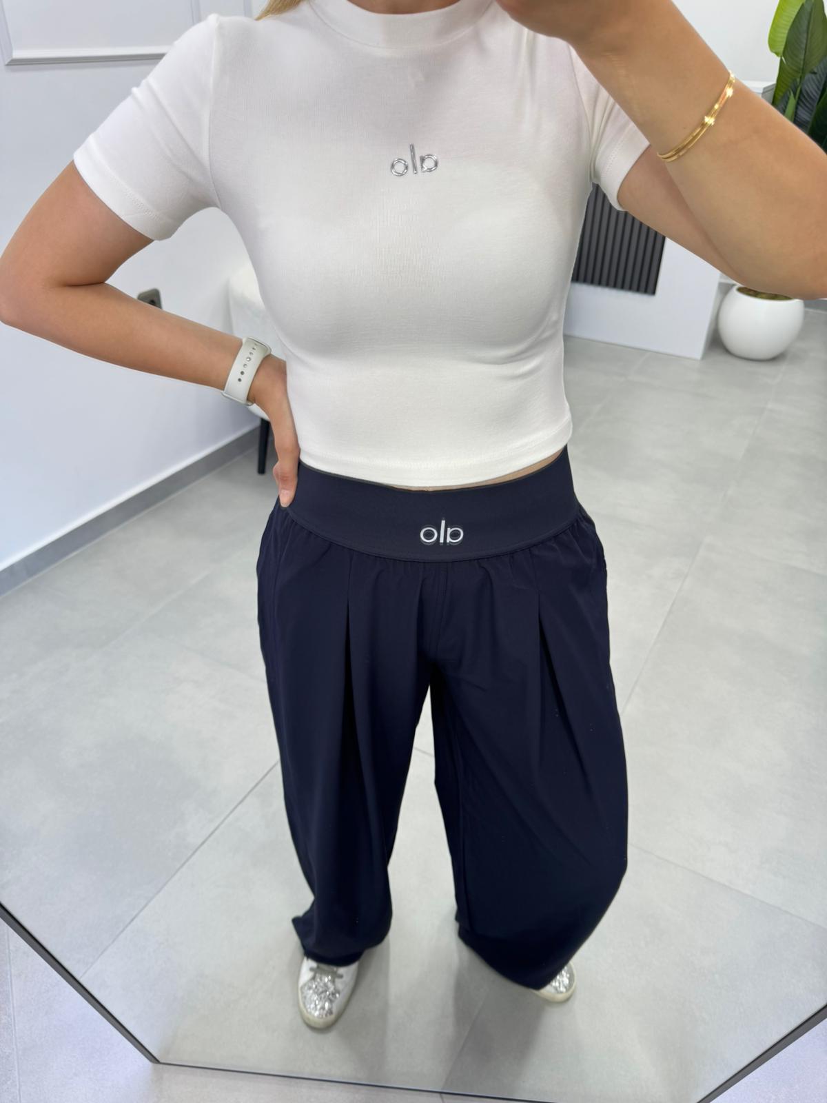 Beyaz Alo Baskılı Crop Bluz