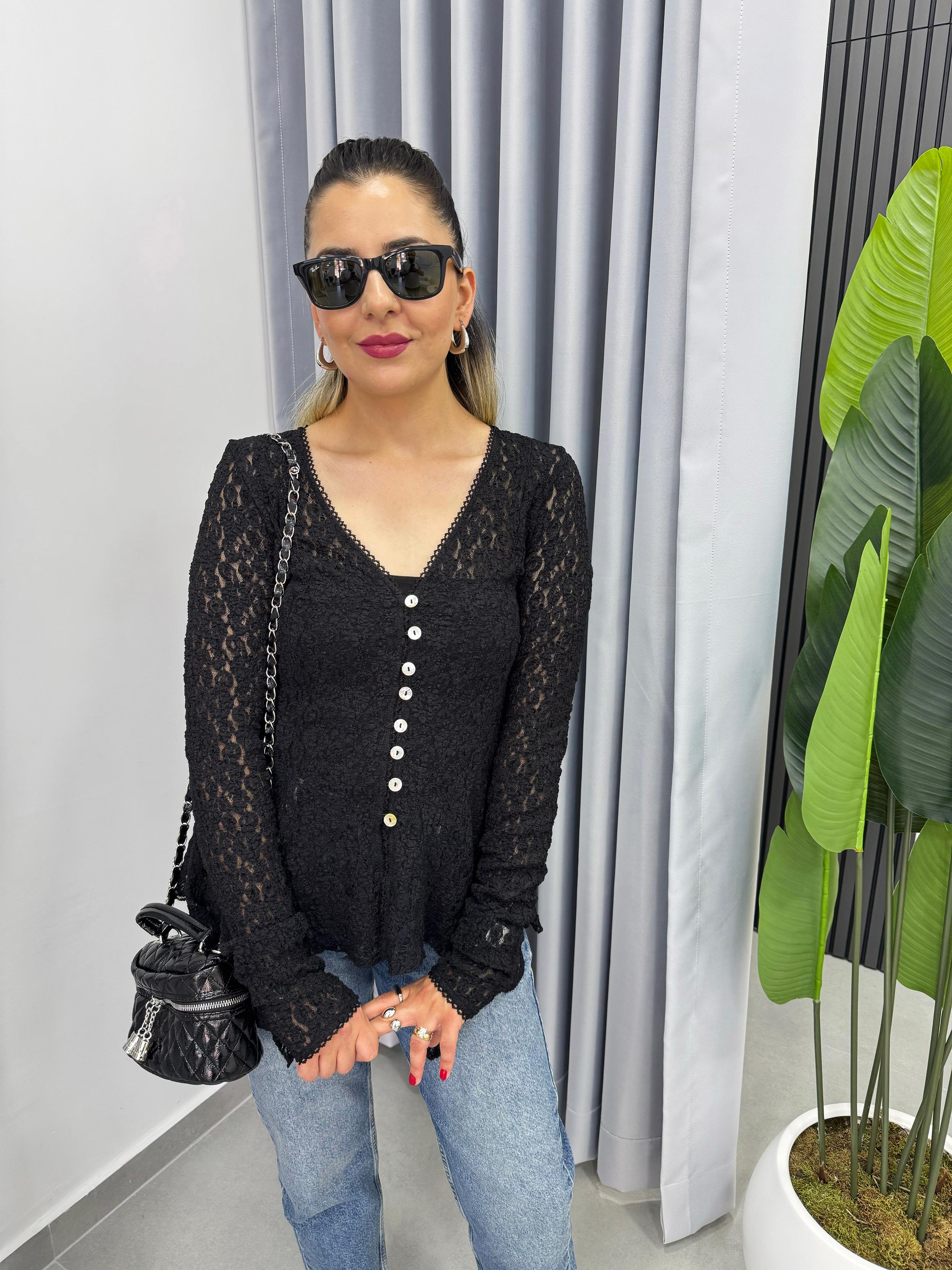 Siyah Düğmeli Peplum Dantel Hırka