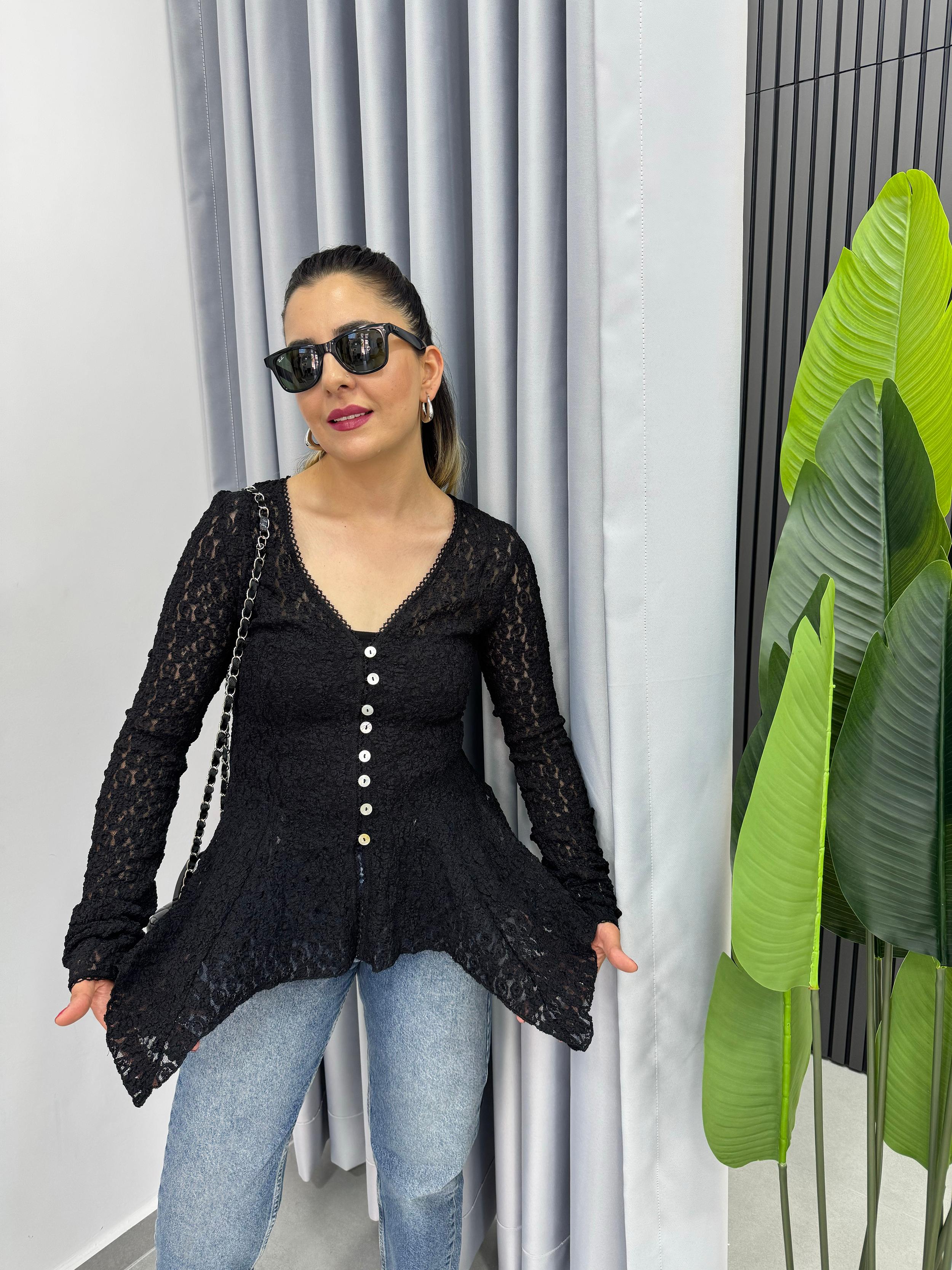 Siyah Düğmeli Peplum Dantel Hırka