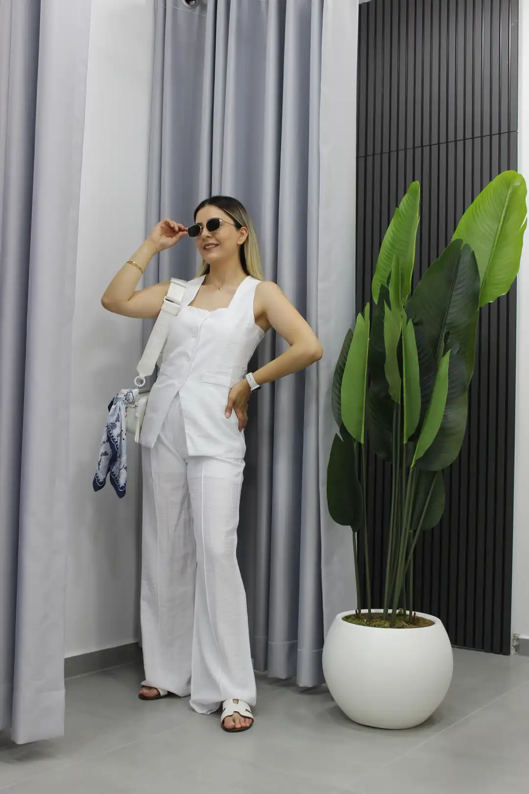 Düğmeli Yelek ve Pantolon Takım – Kadın Takım Elbise - Beyaz · 3