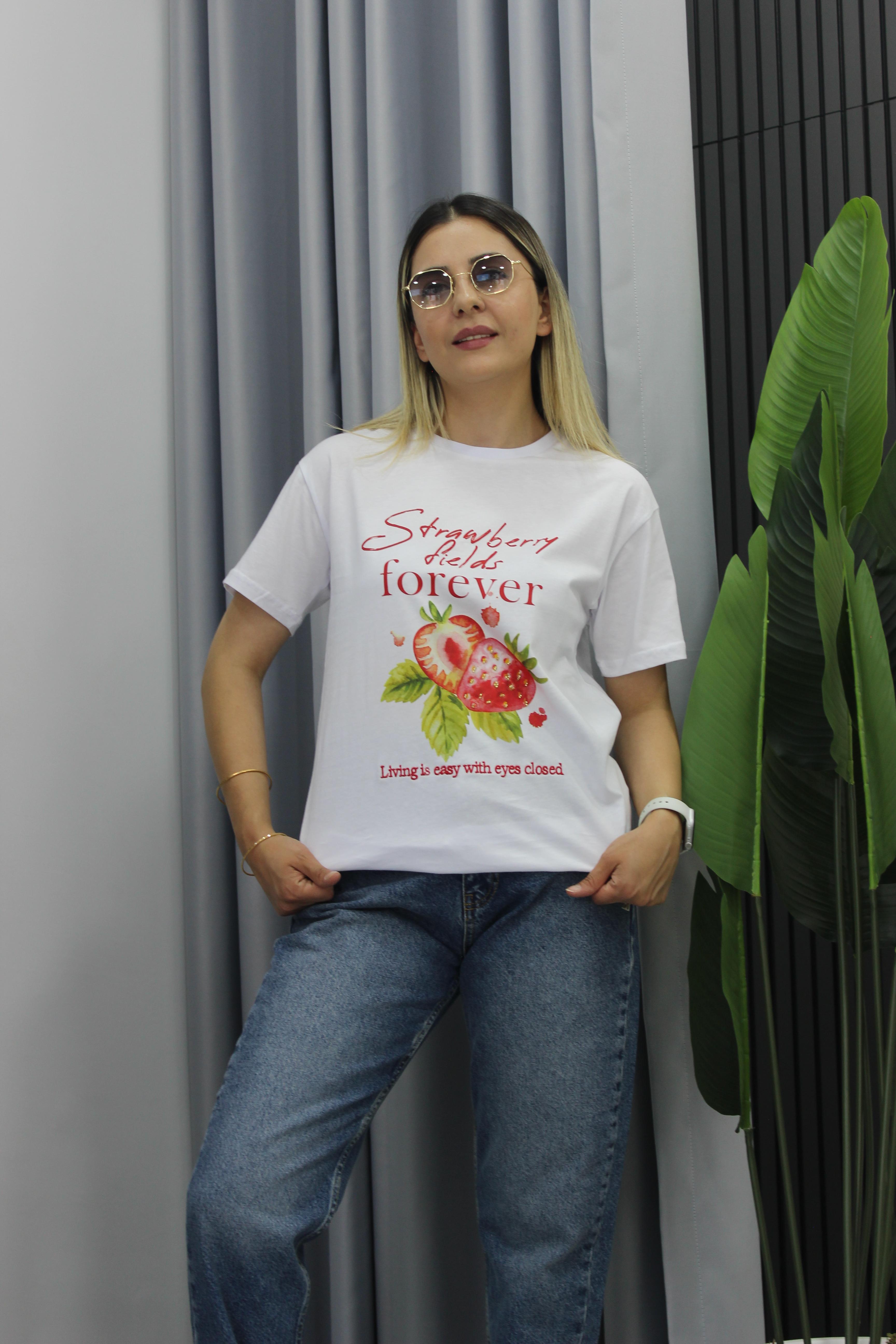 Strawberry Detaylı Tişört