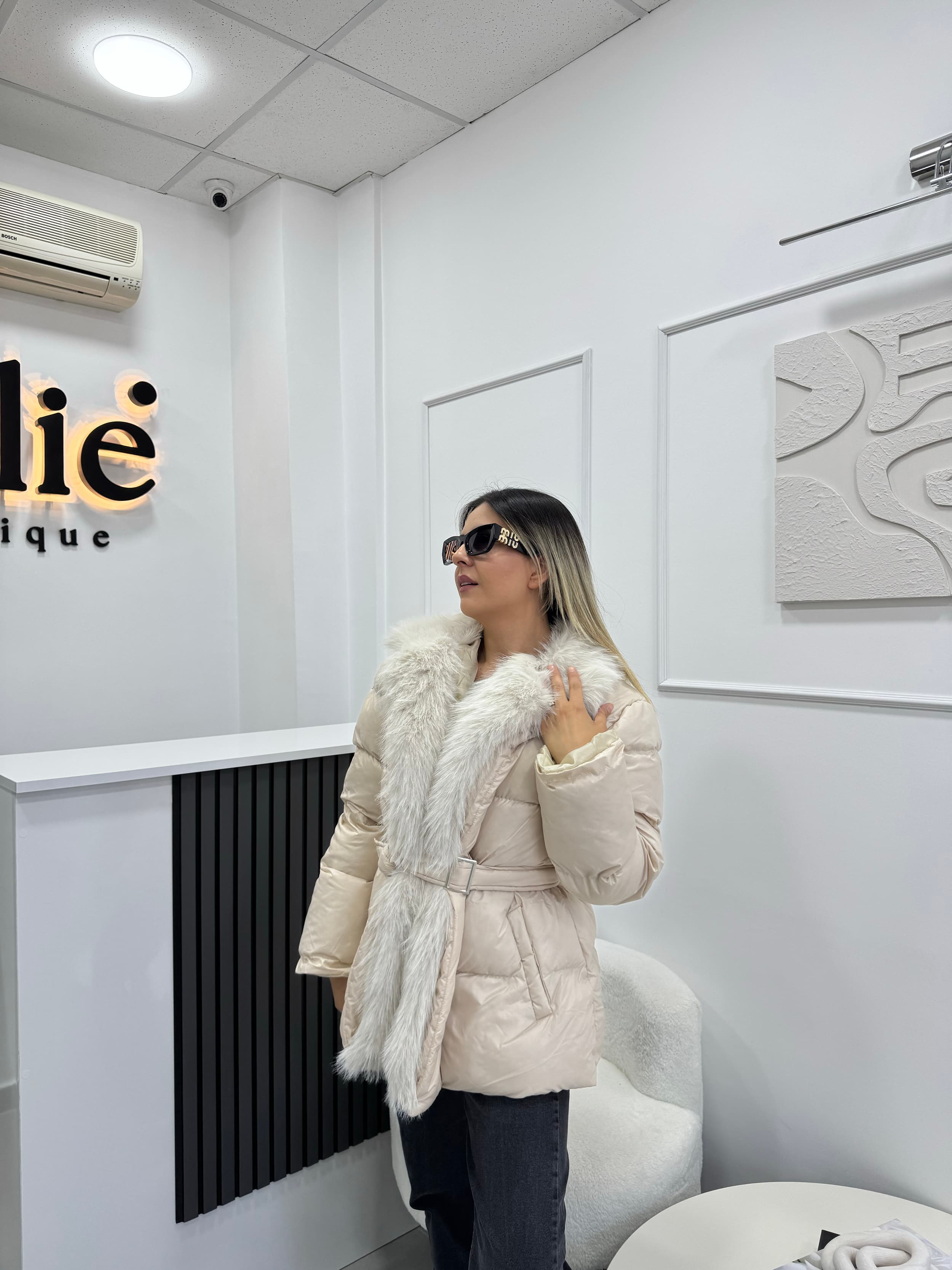 Krem - Kürk Detaylı Şişme Mont