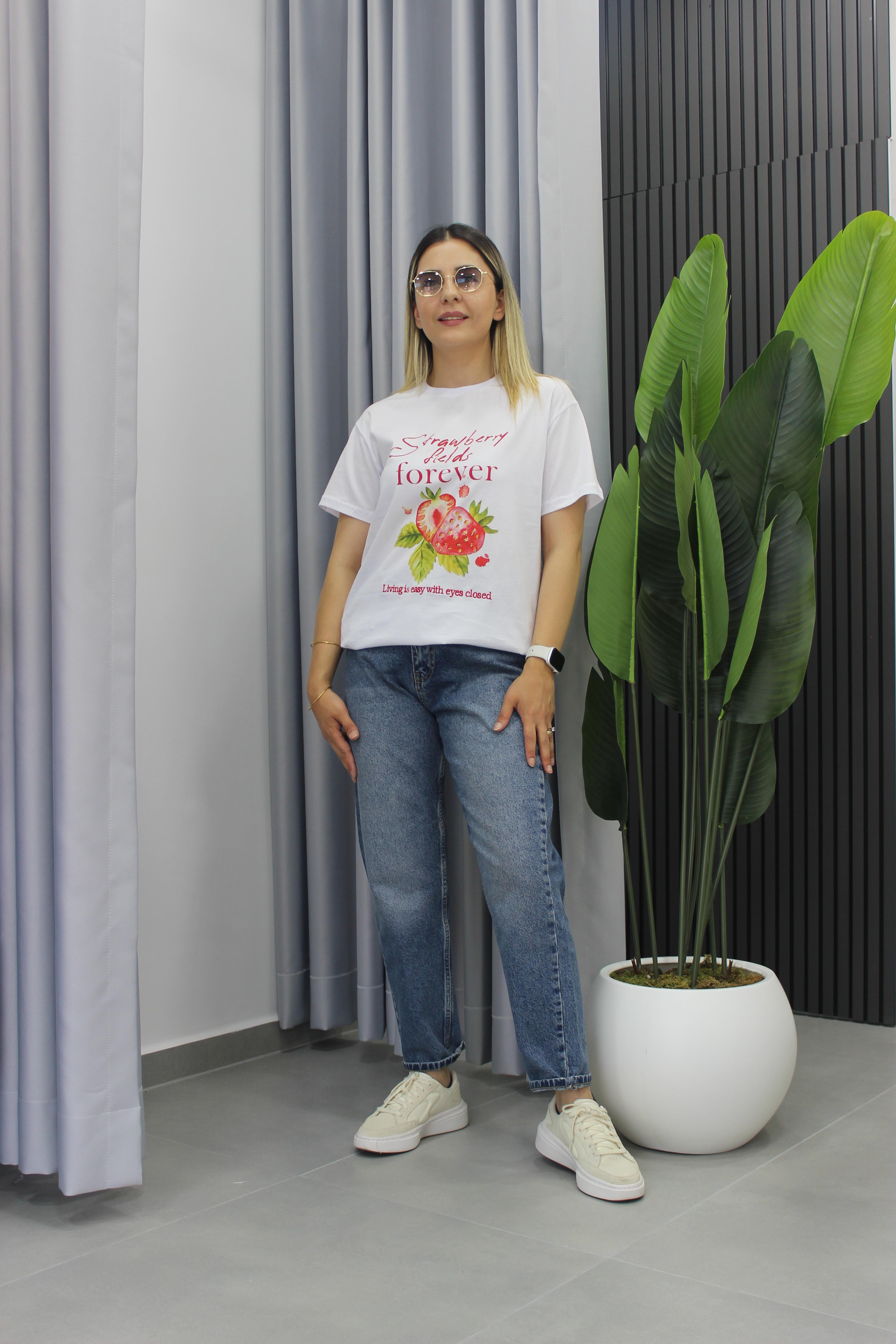 Strawberry Detaylı Tişört