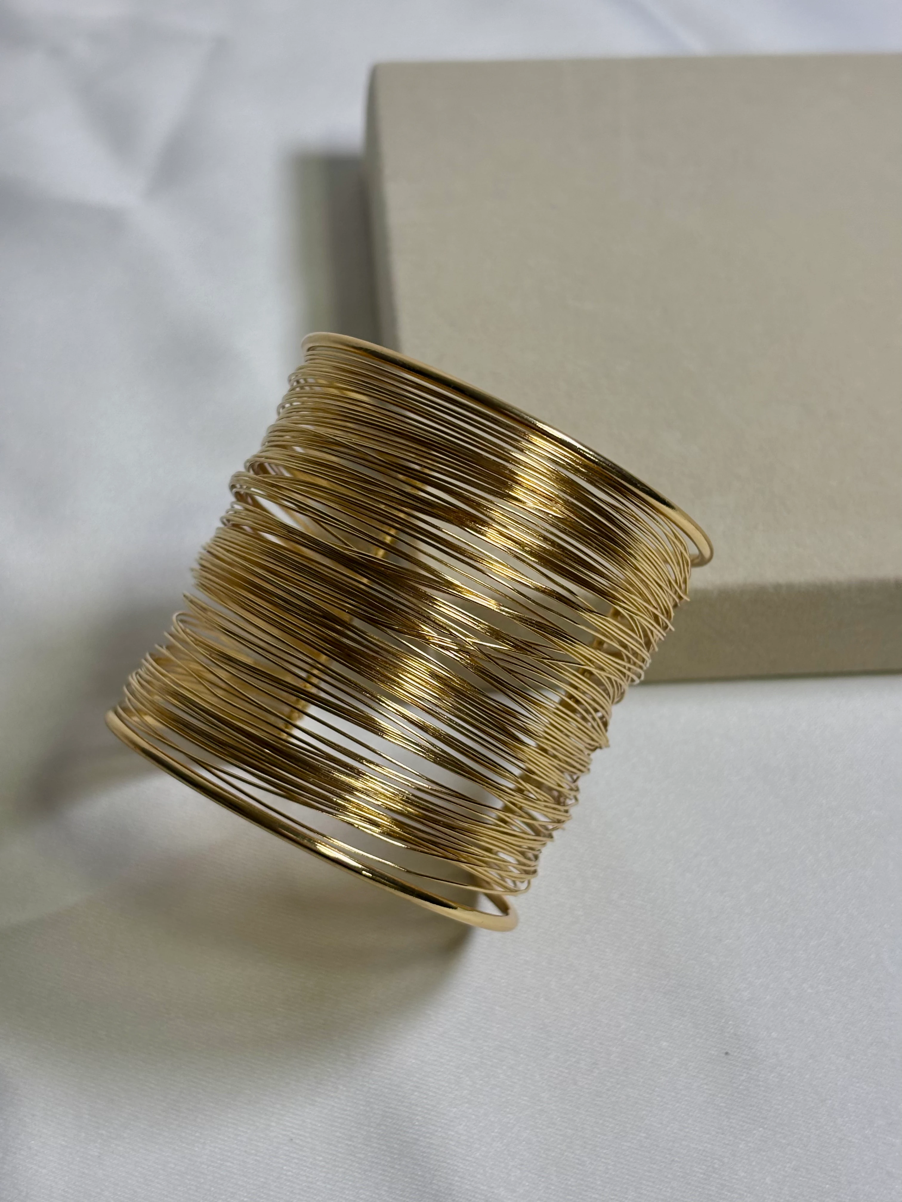 Özel Seri Tel Tasarım Ayarlanabilir Gold Bileklik