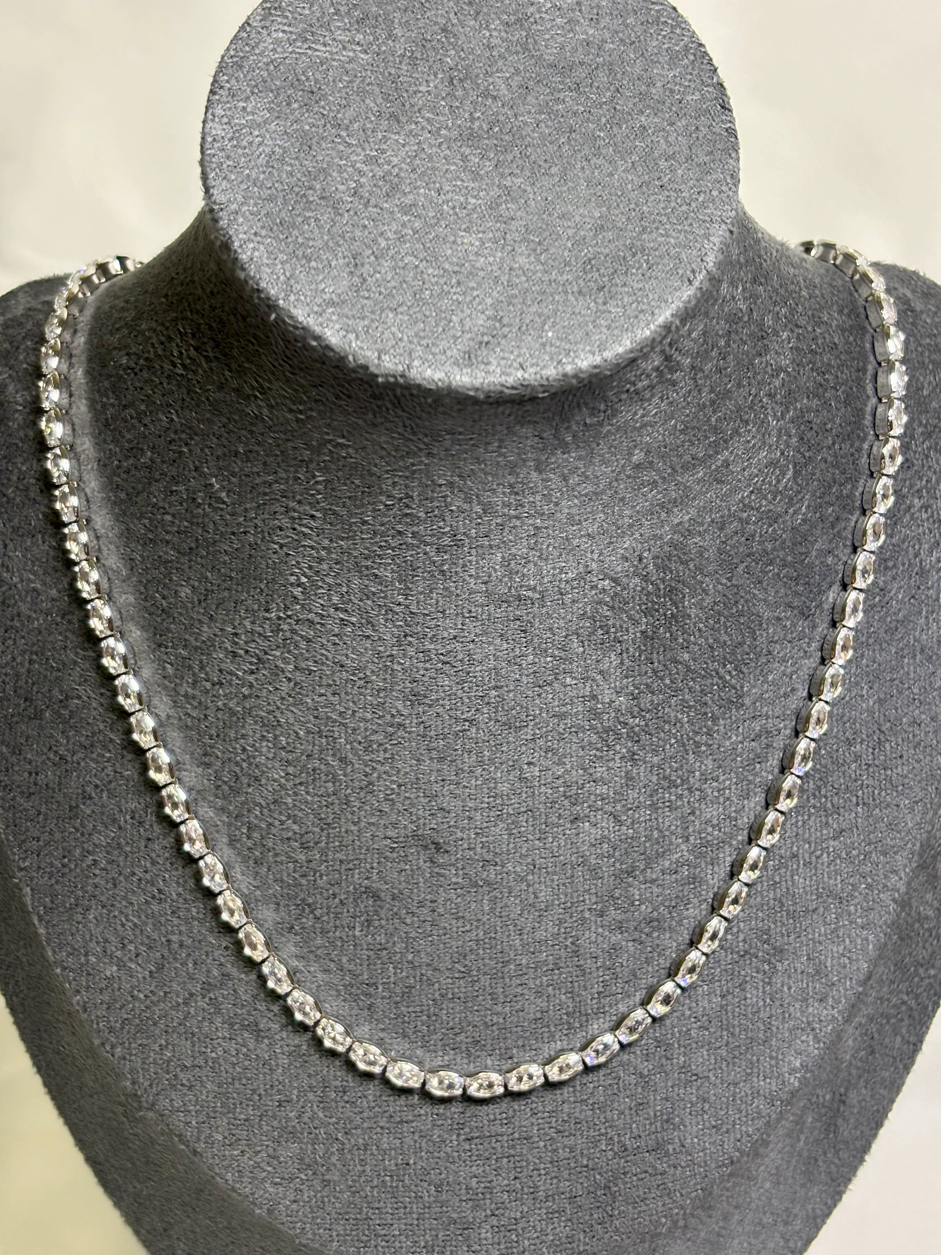 Oval Zirkon Taşlı Silver Su Yolu Kolye